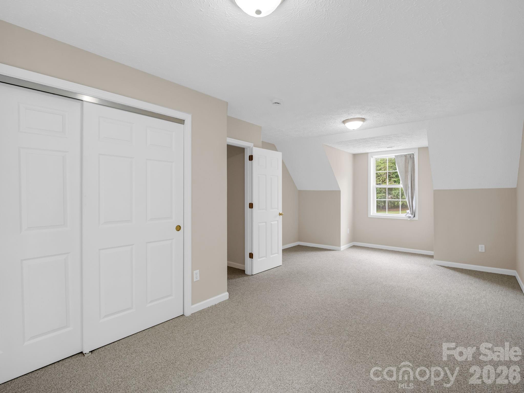 271 Collinsville Road — Columbus