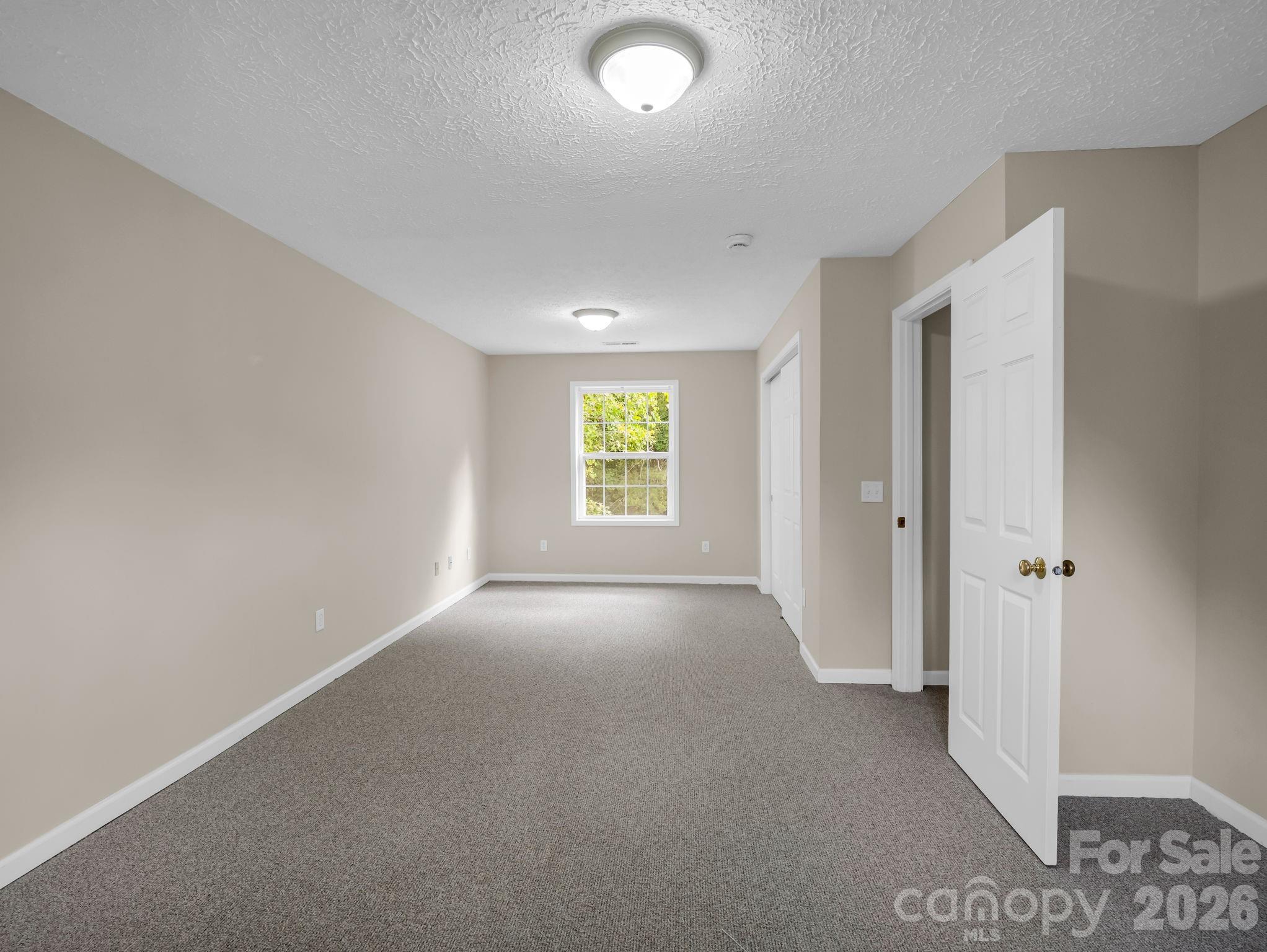 271 Collinsville Road — Columbus