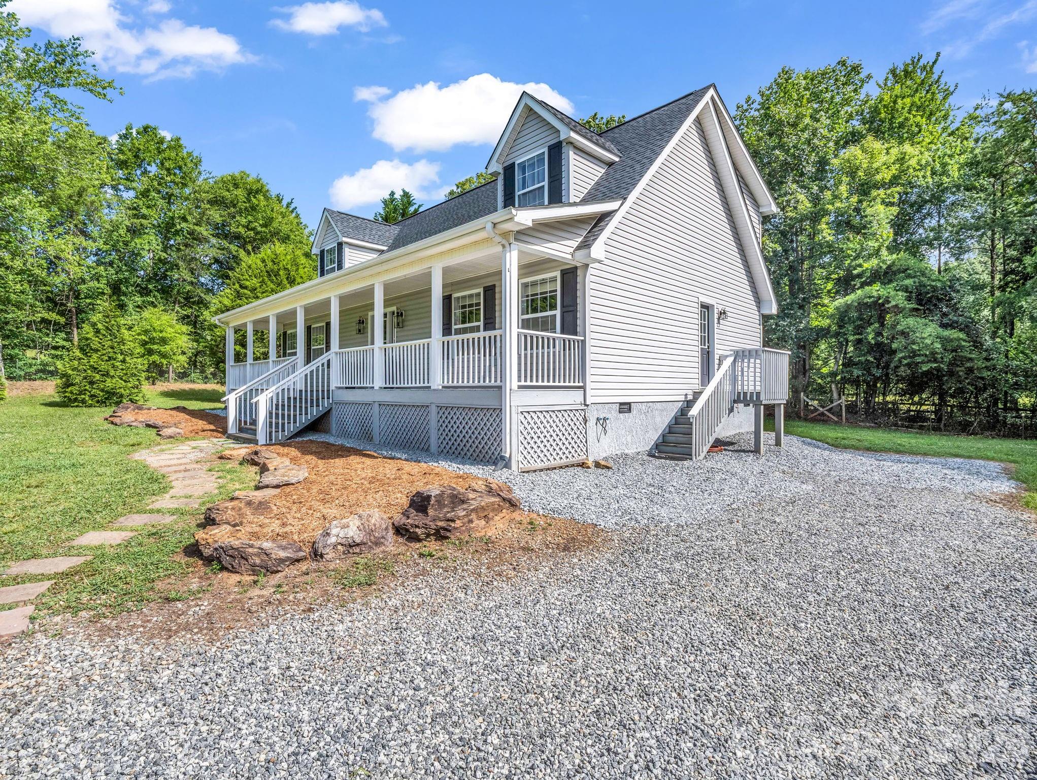 271 Collinsville Road — Columbus