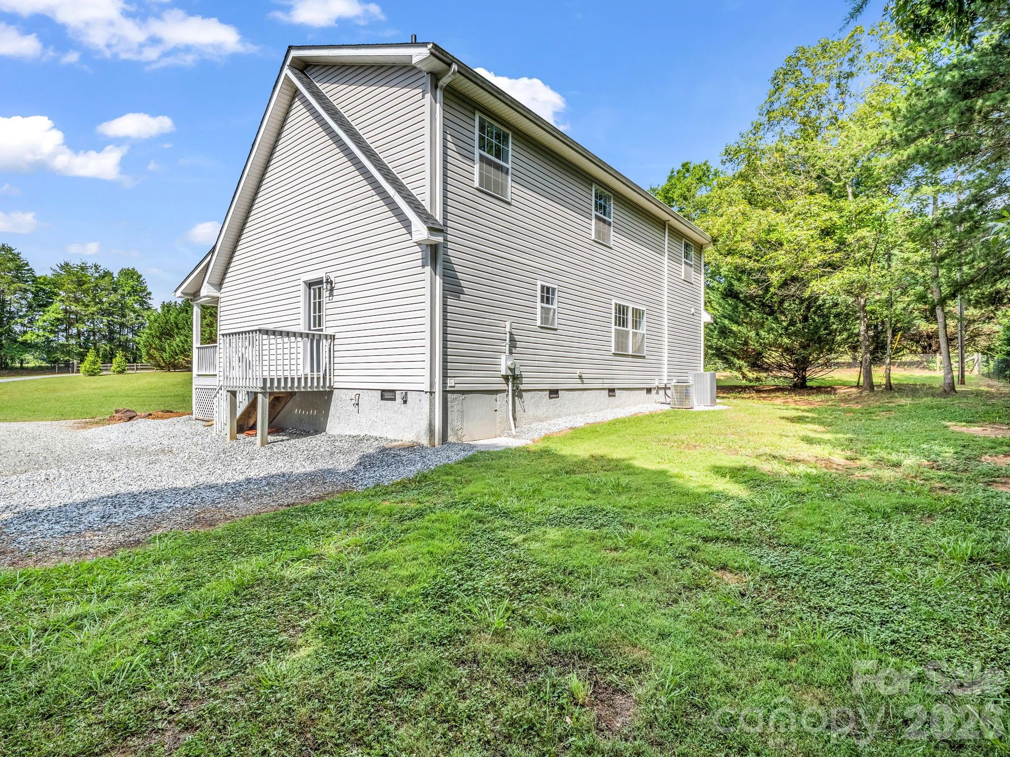 271 Collinsville Road — Columbus