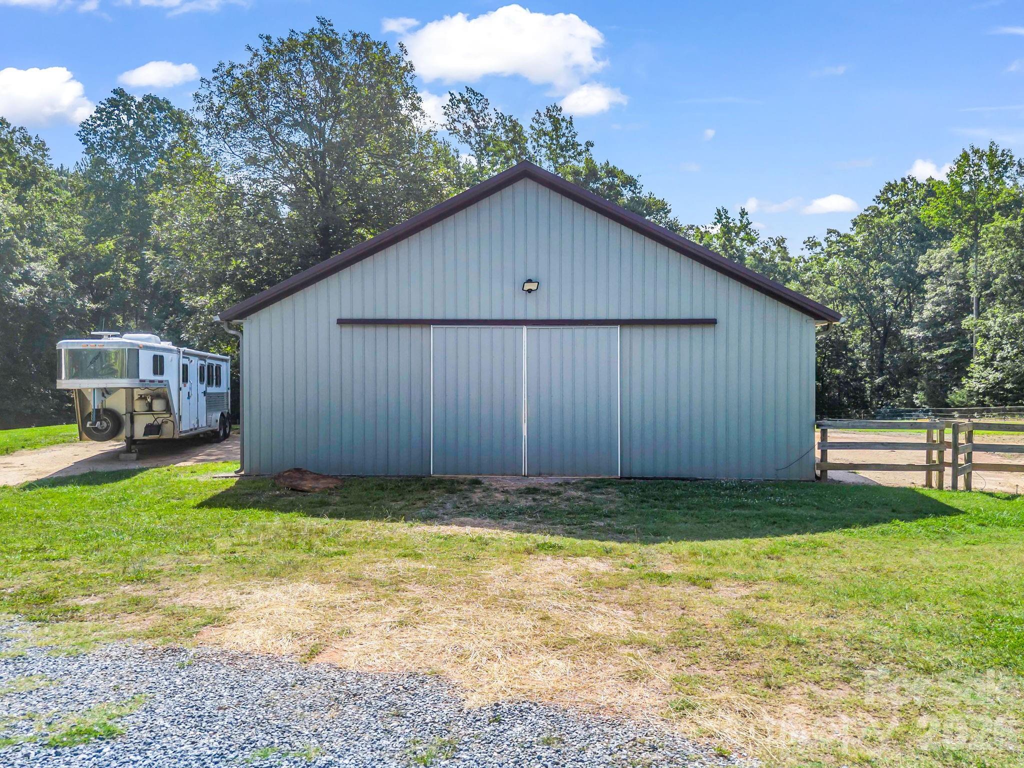 271 Collinsville Road — Columbus