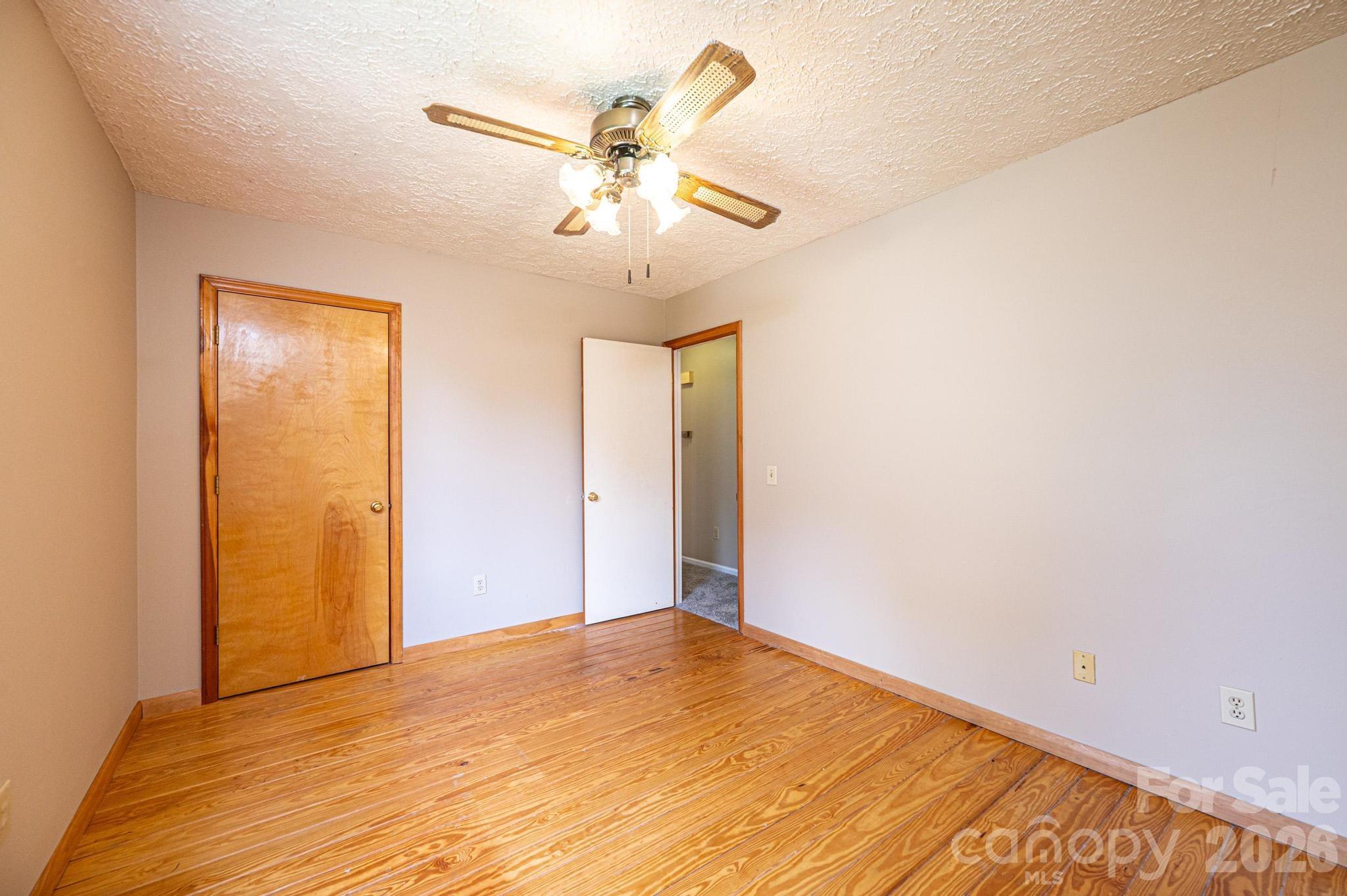 1697 Denver Court — Lenoir
