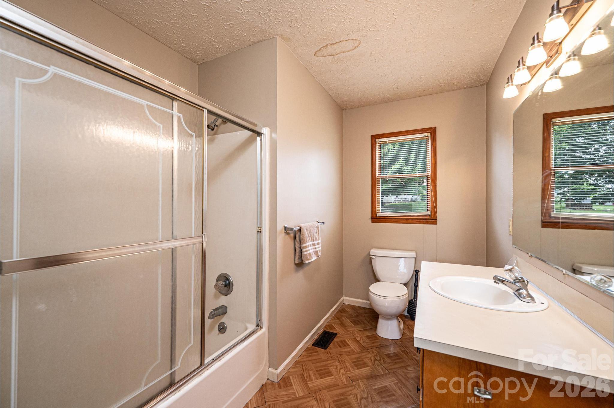 1697 Denver Court — Lenoir