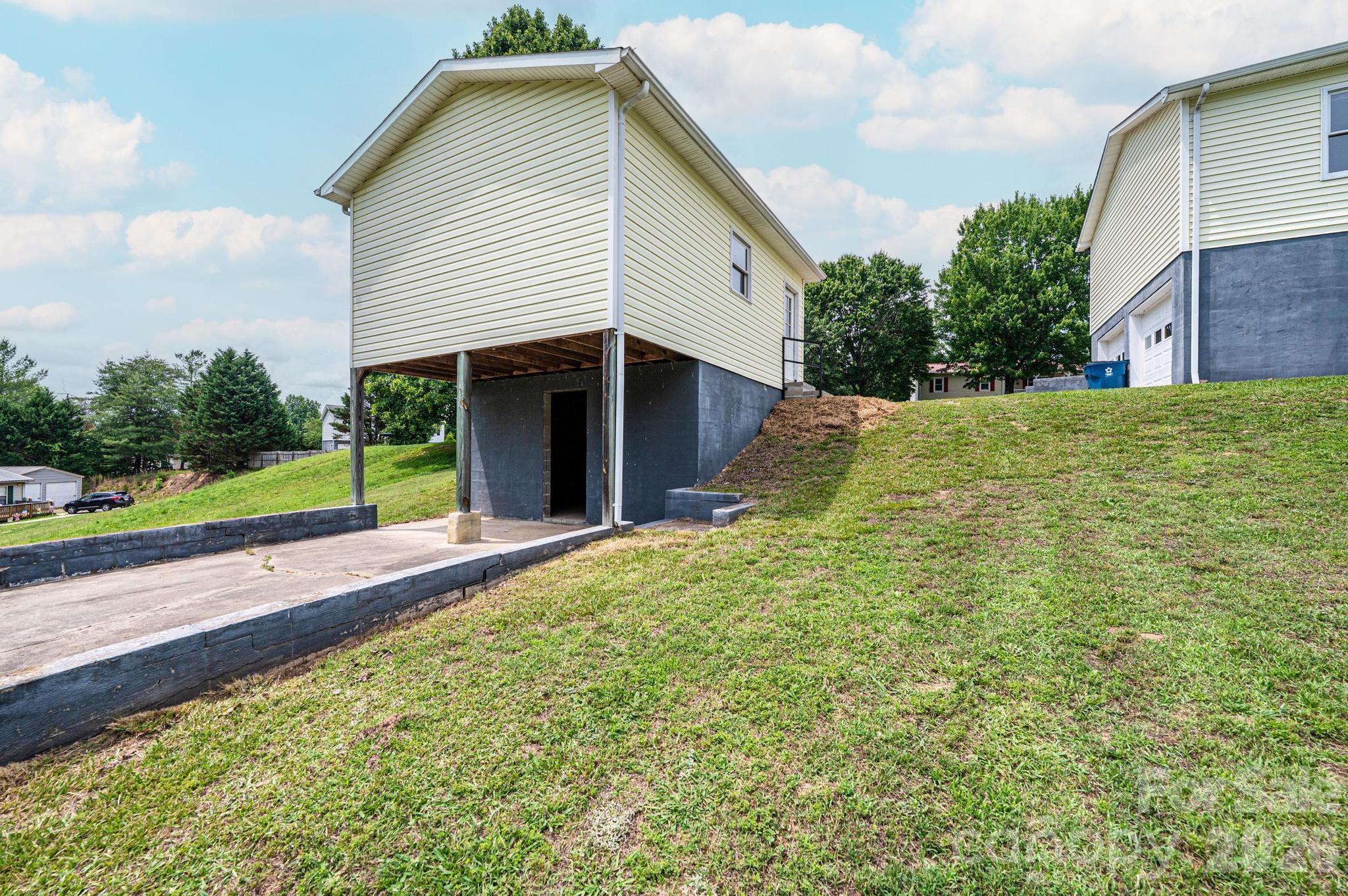 1697 Denver Court — Lenoir