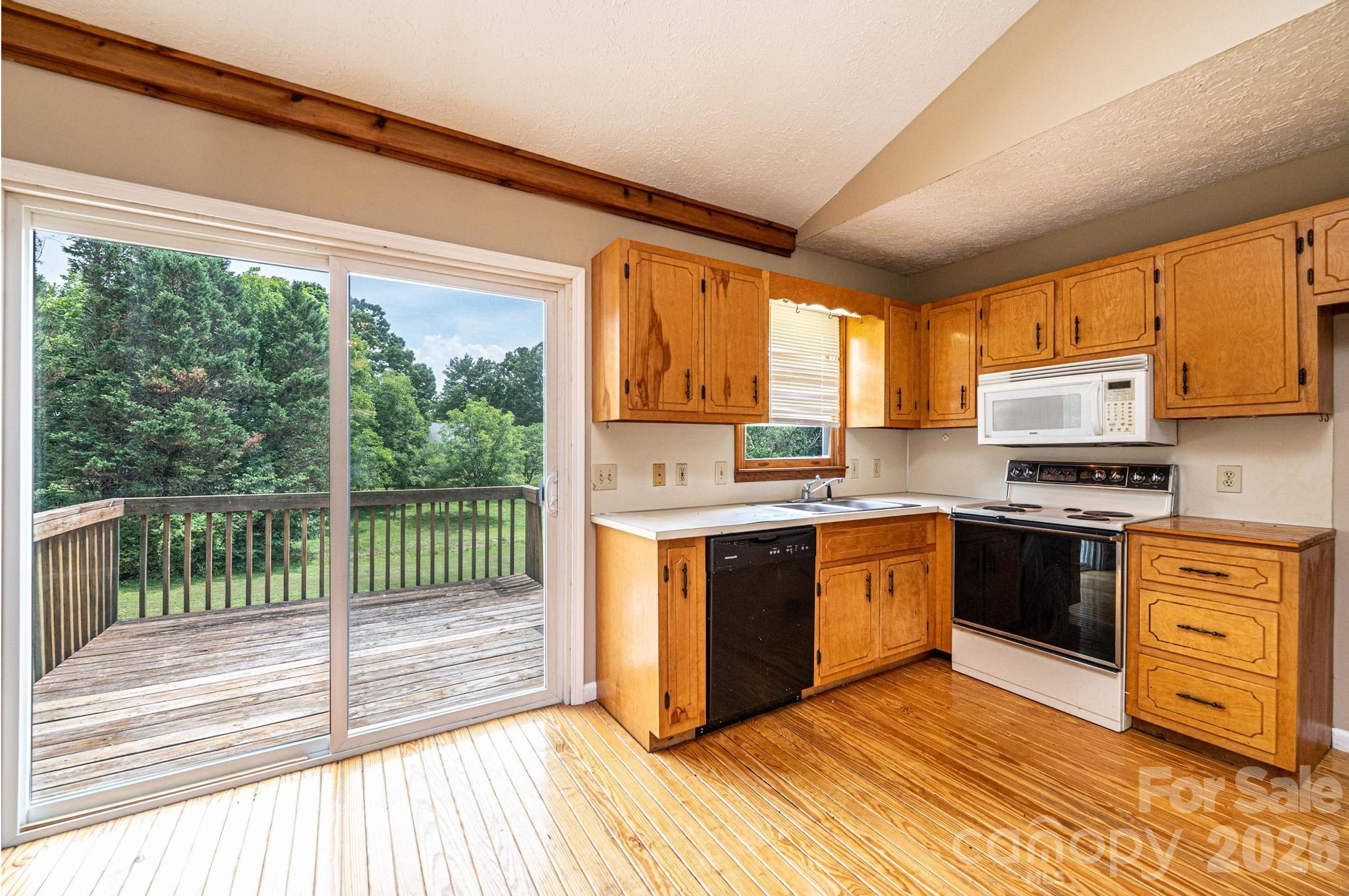 1697 Denver Court — Lenoir