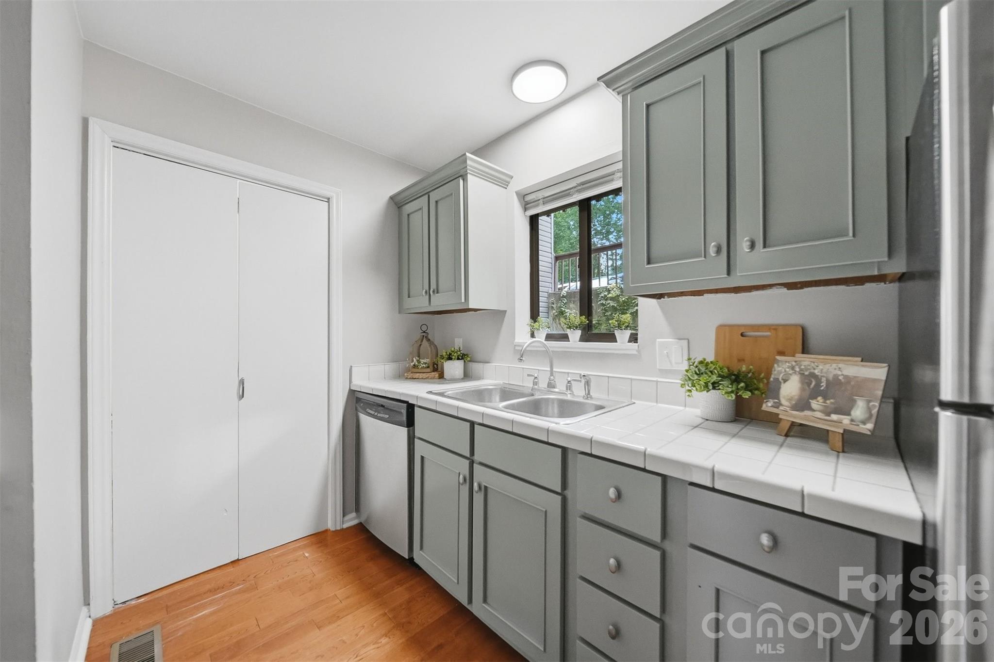 1420 11th Street Drive NW #23 — Hickory