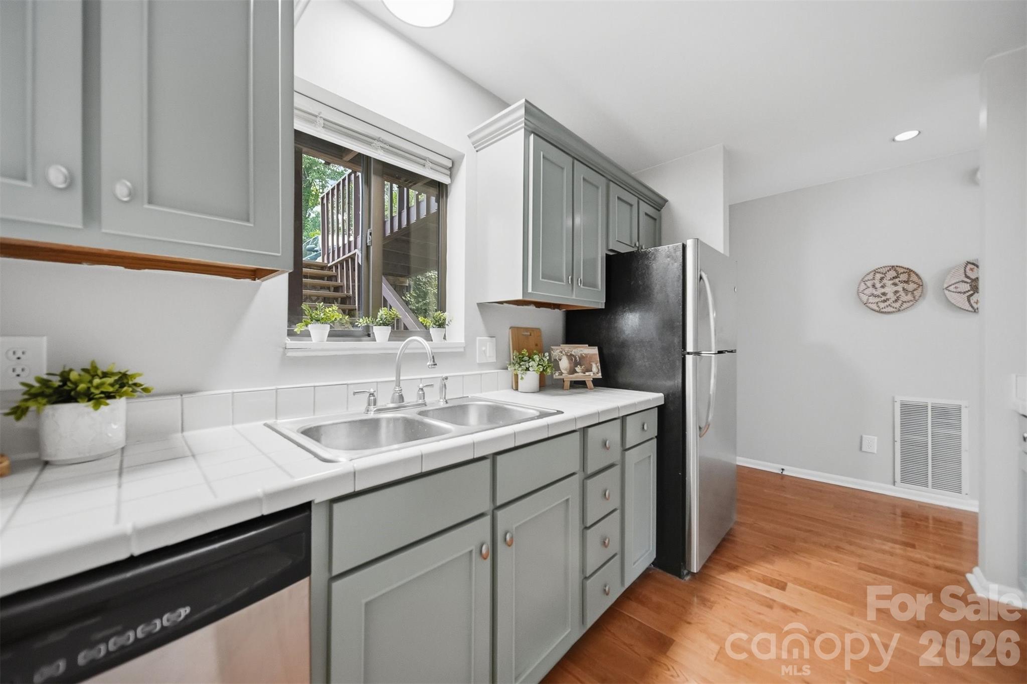 1420 11th Street Drive NW #23 — Hickory
