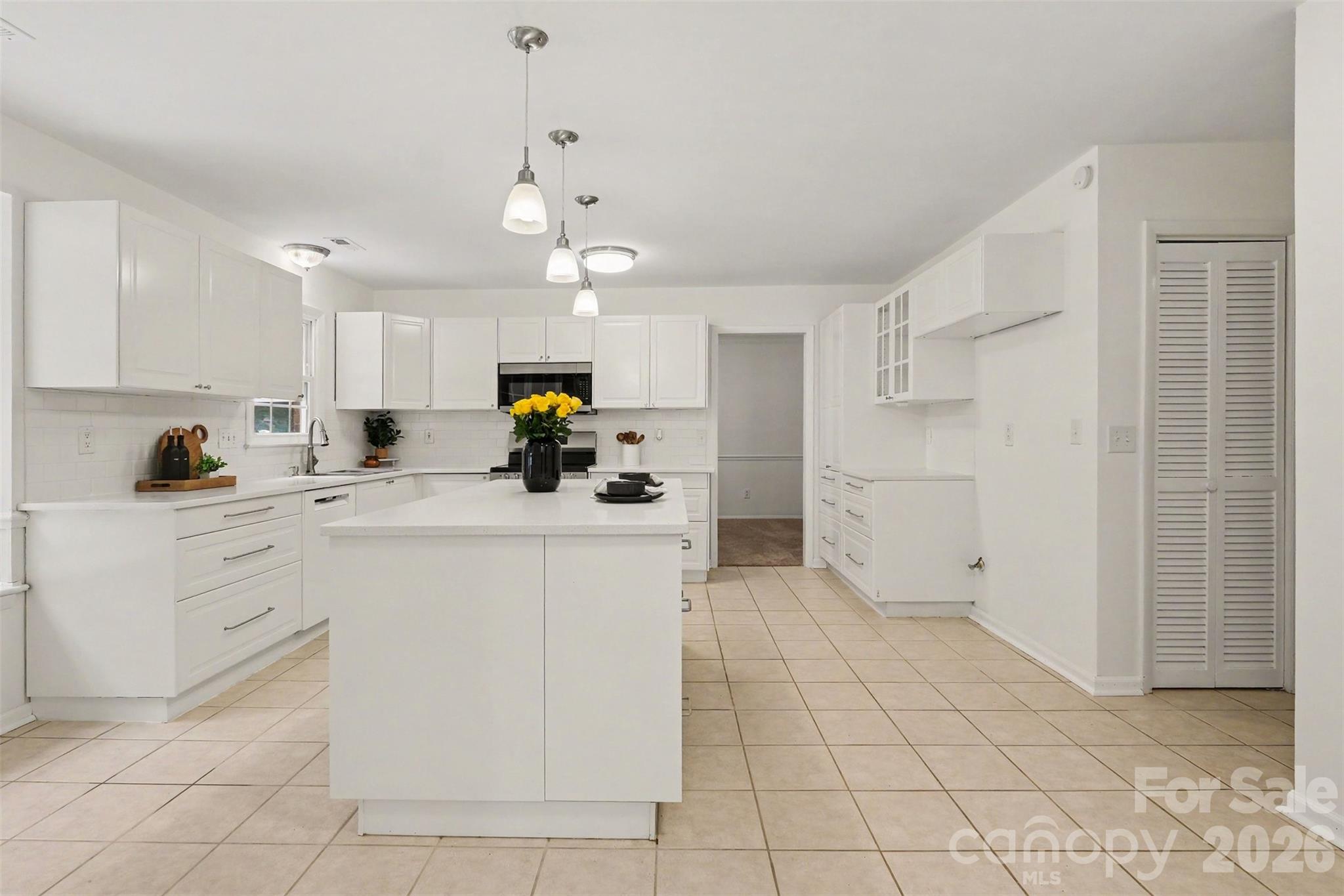 10727 Colony Woods Drive — Charlotte