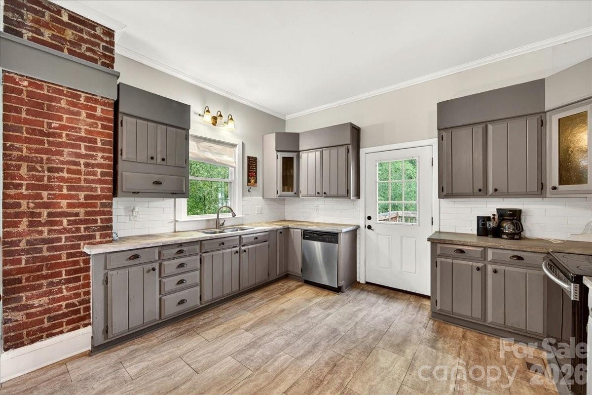 320 E 3rd Avenue — Gastonia