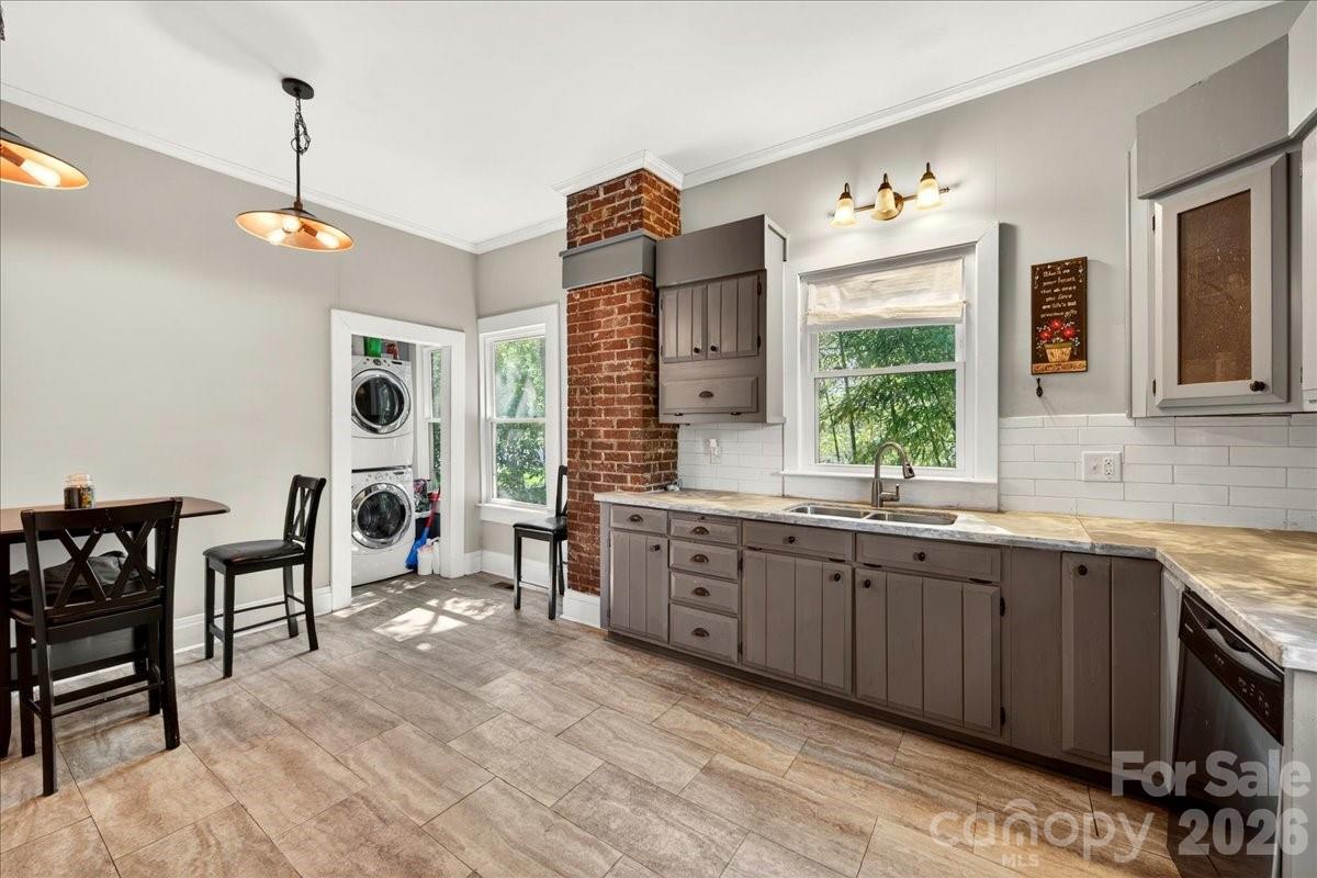 320 E 3rd Avenue — Gastonia