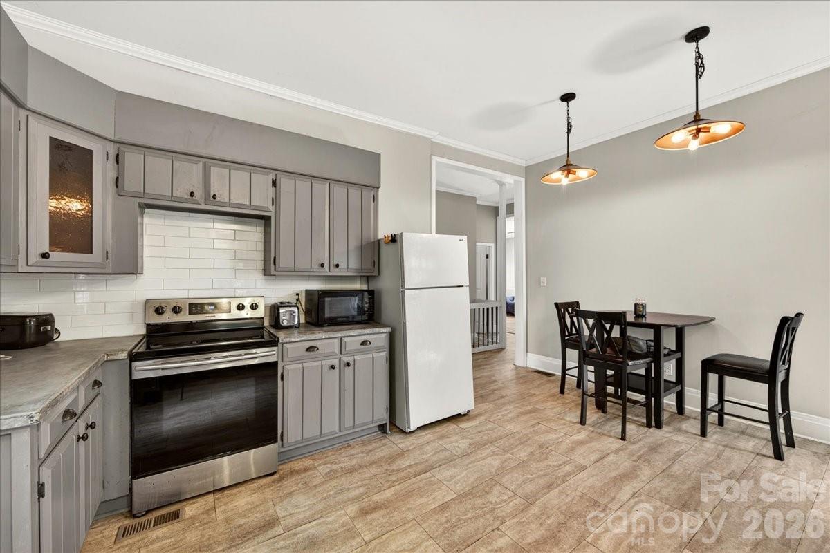 320 E 3rd Avenue — Gastonia