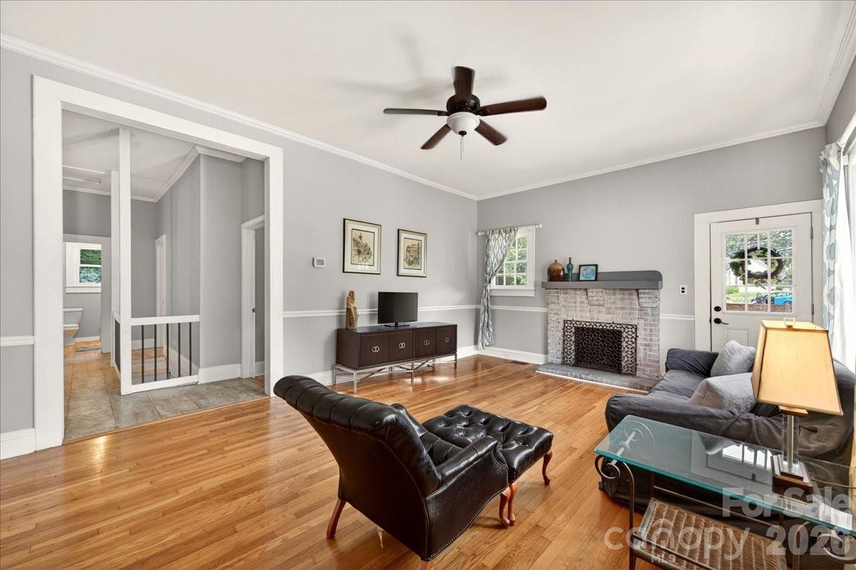 320 E 3rd Avenue — Gastonia