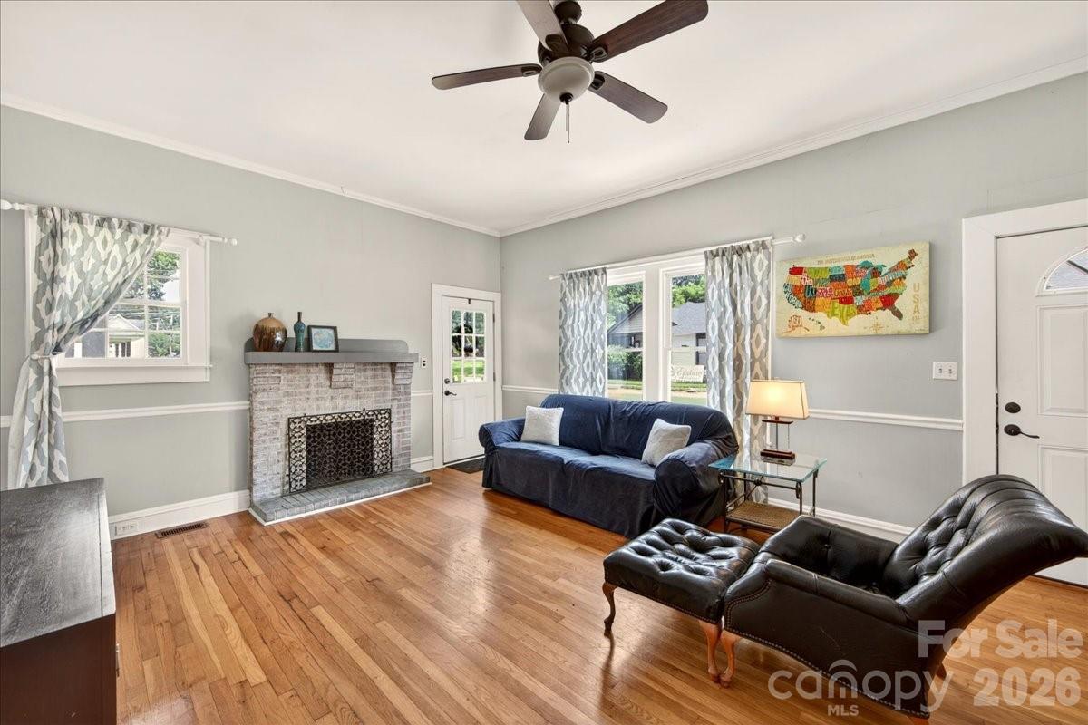320 E 3rd Avenue — Gastonia