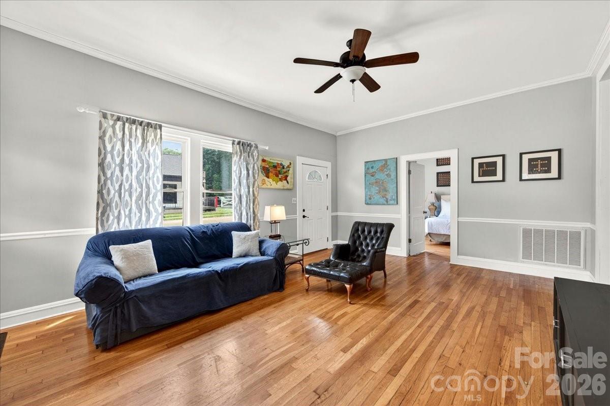 320 E 3rd Avenue — Gastonia
