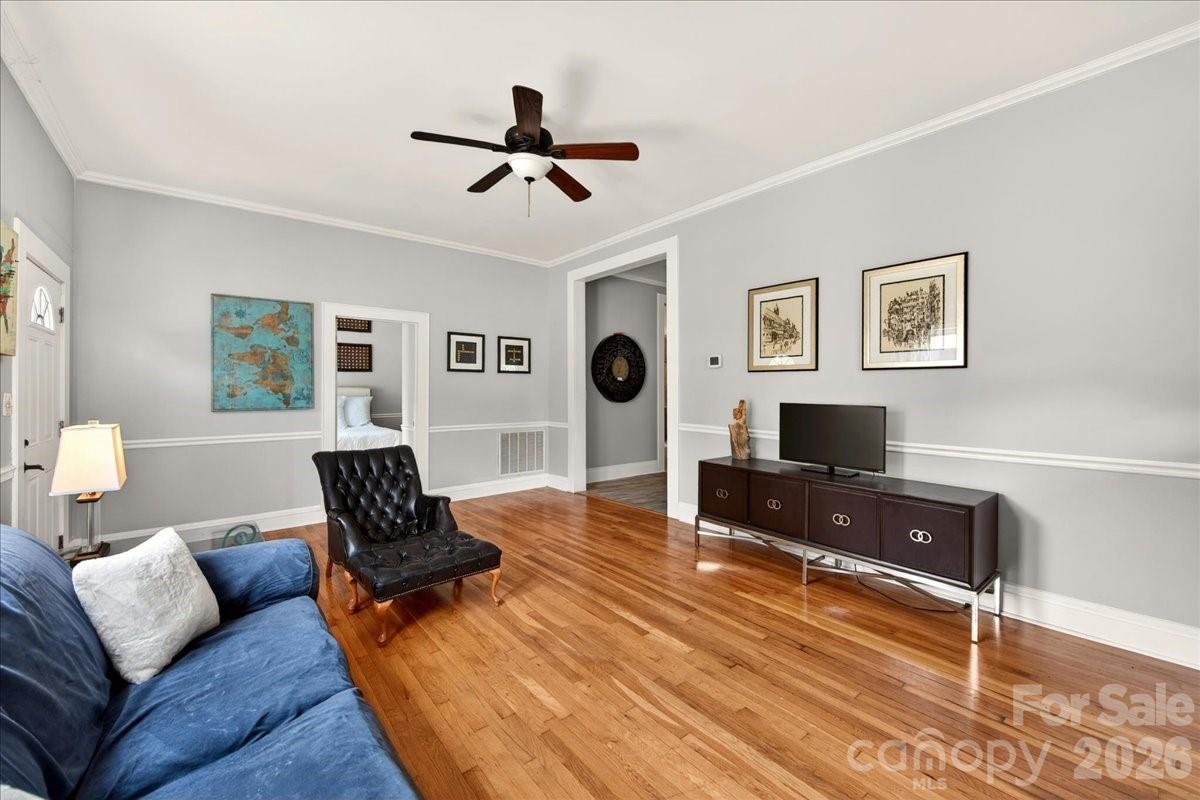 320 E 3rd Avenue — Gastonia