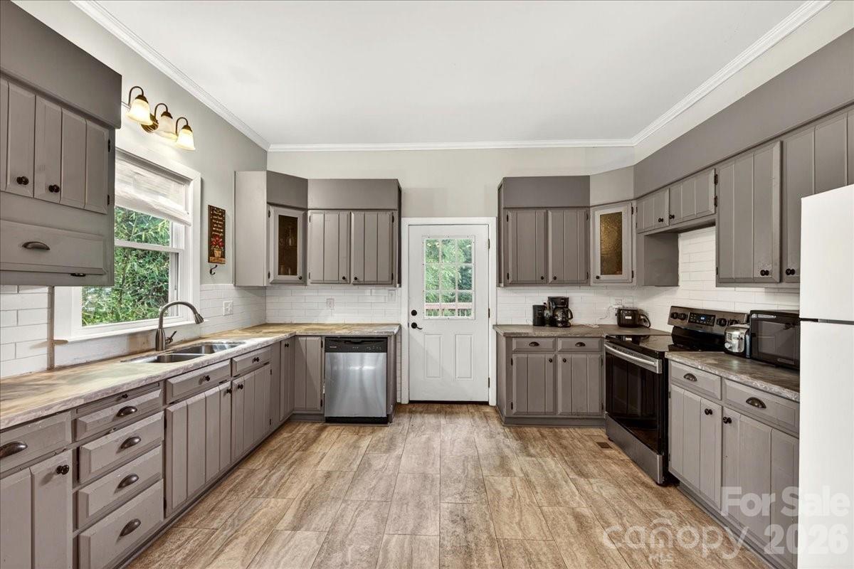 320 E 3rd Avenue — Gastonia