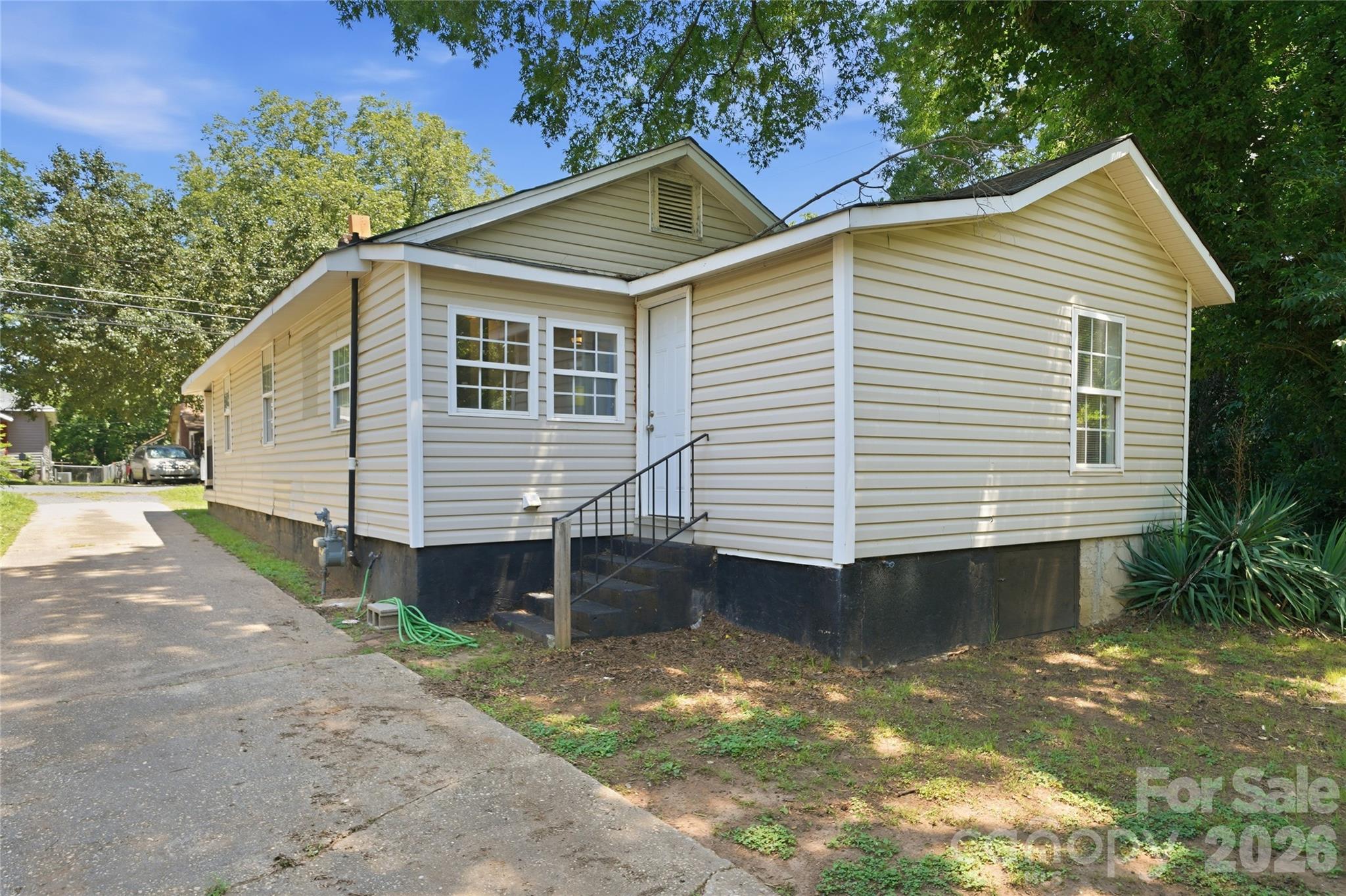 933 Rowan Street — Charlotte