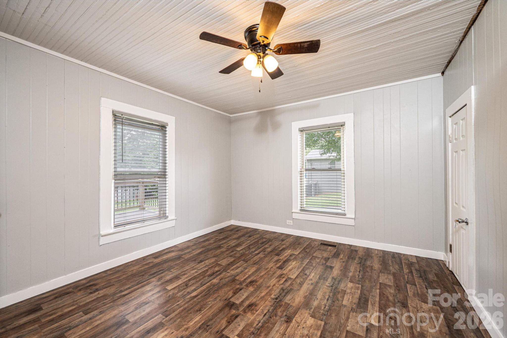 1460 17th Street NE — Hickory