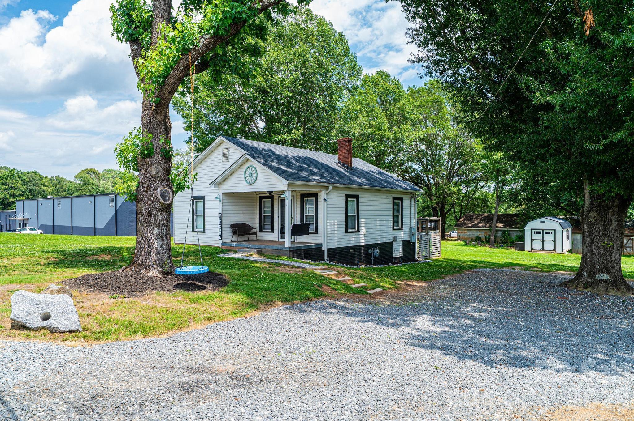 1460 17th Street NE — Hickory