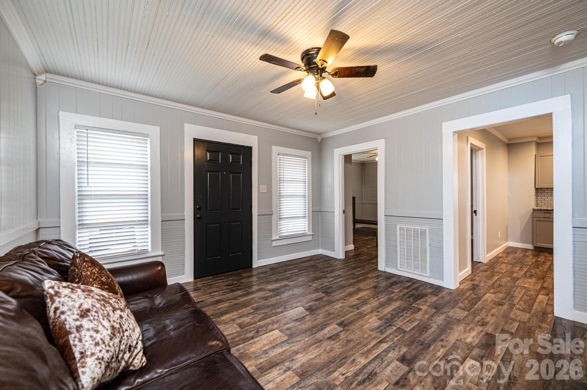 1460 17th Street NE — Hickory