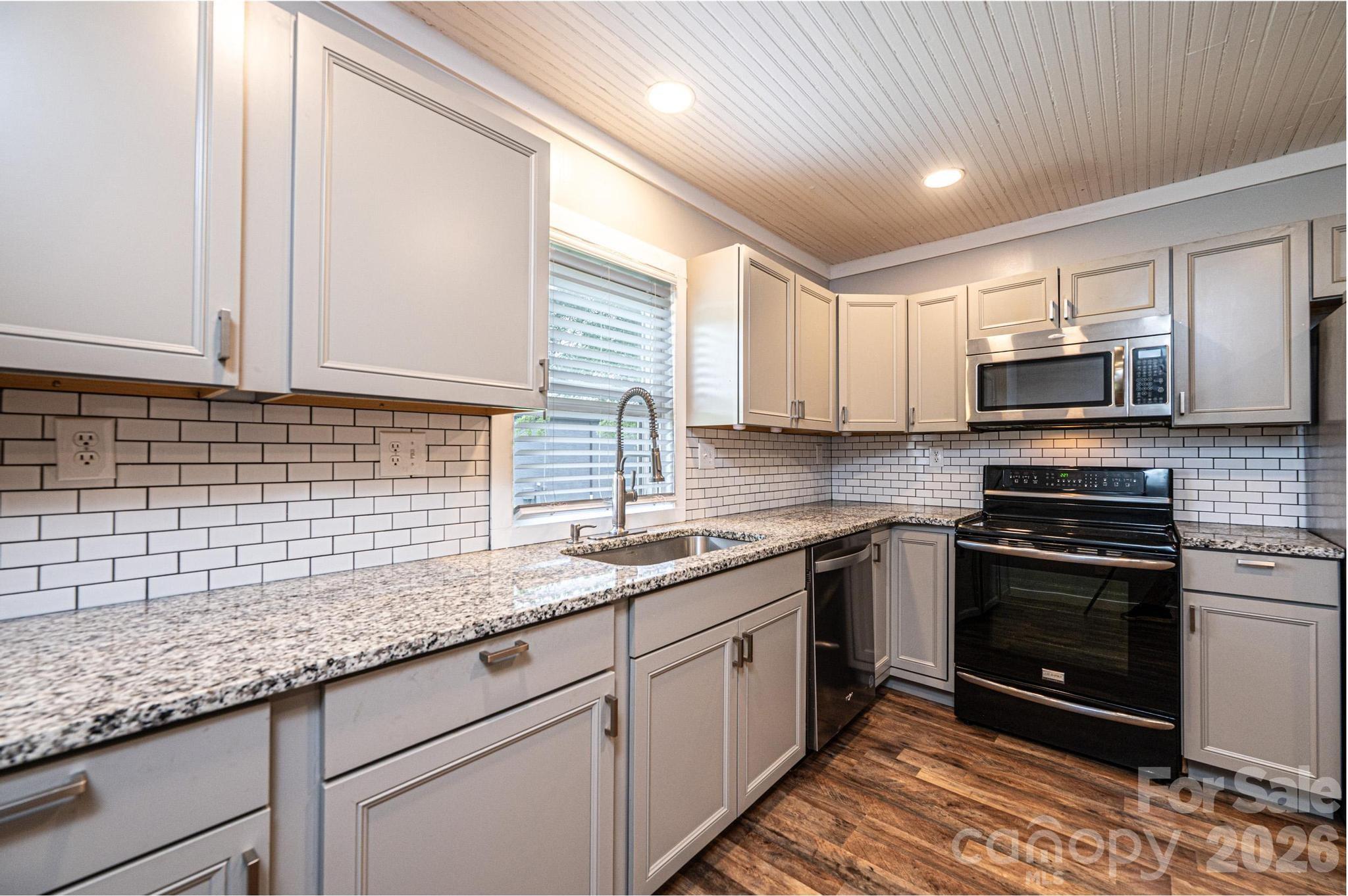 1460 17th Street NE — Hickory