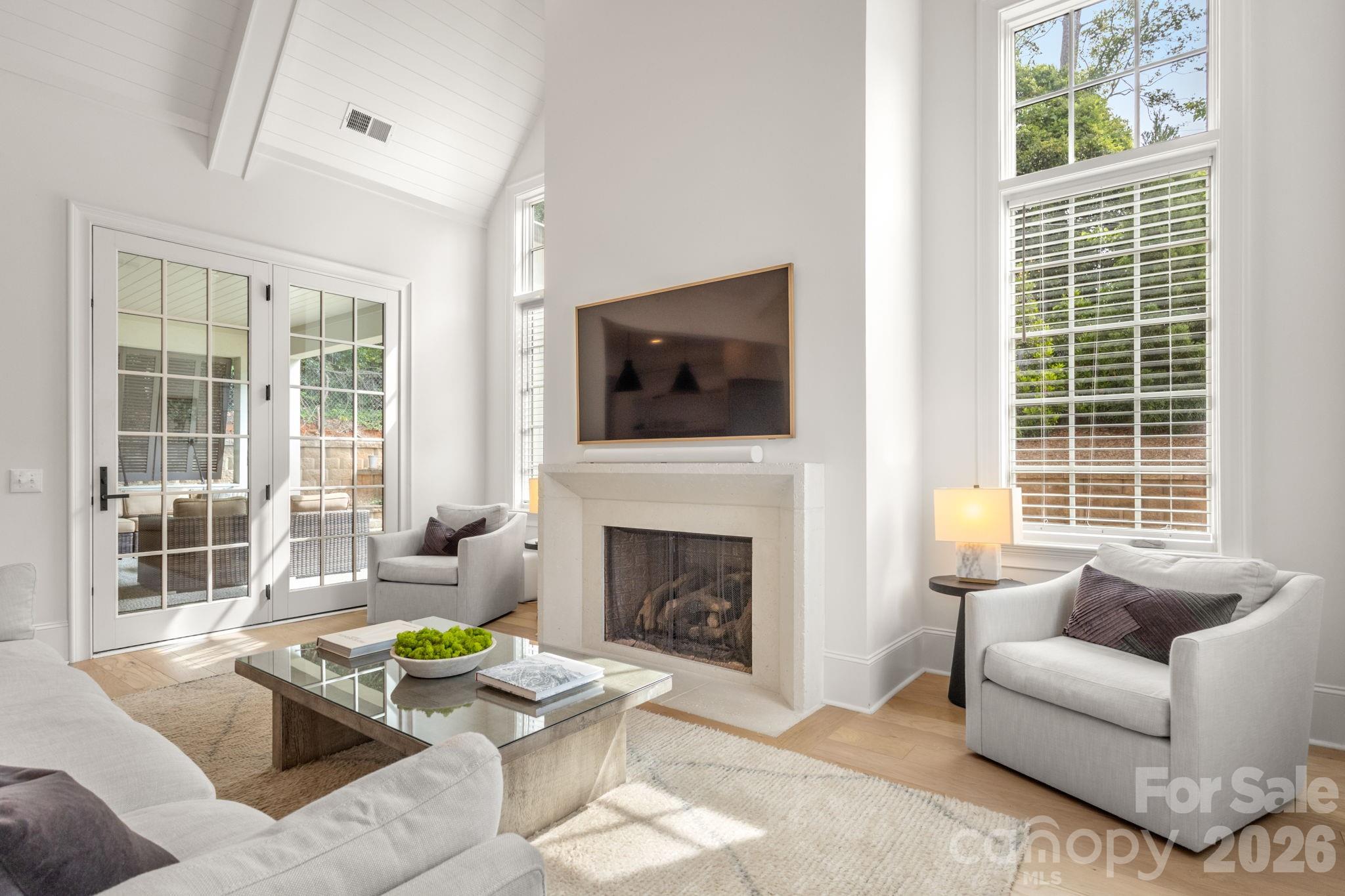 1355 S Kings Drive — Charlotte