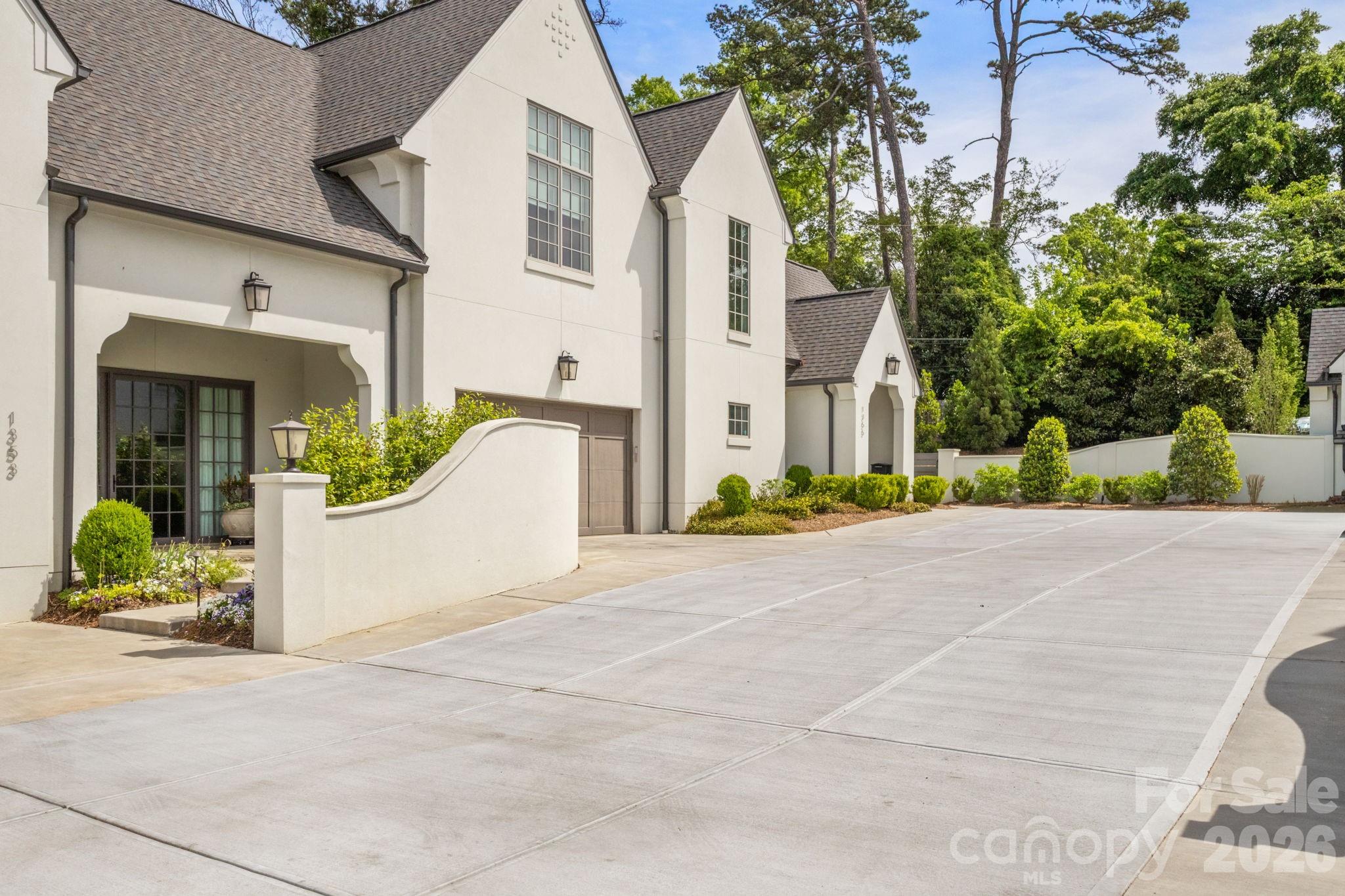1355 S Kings Drive — Charlotte