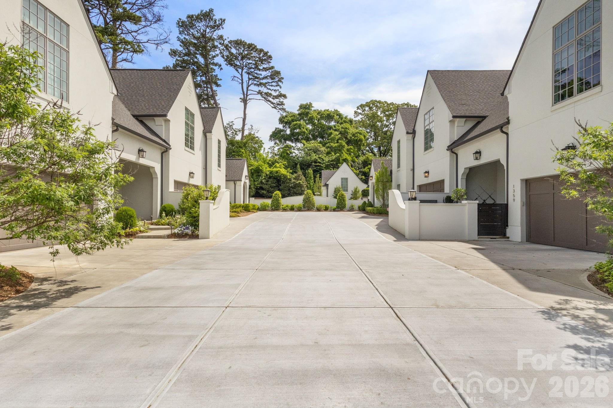 1355 S Kings Drive — Charlotte