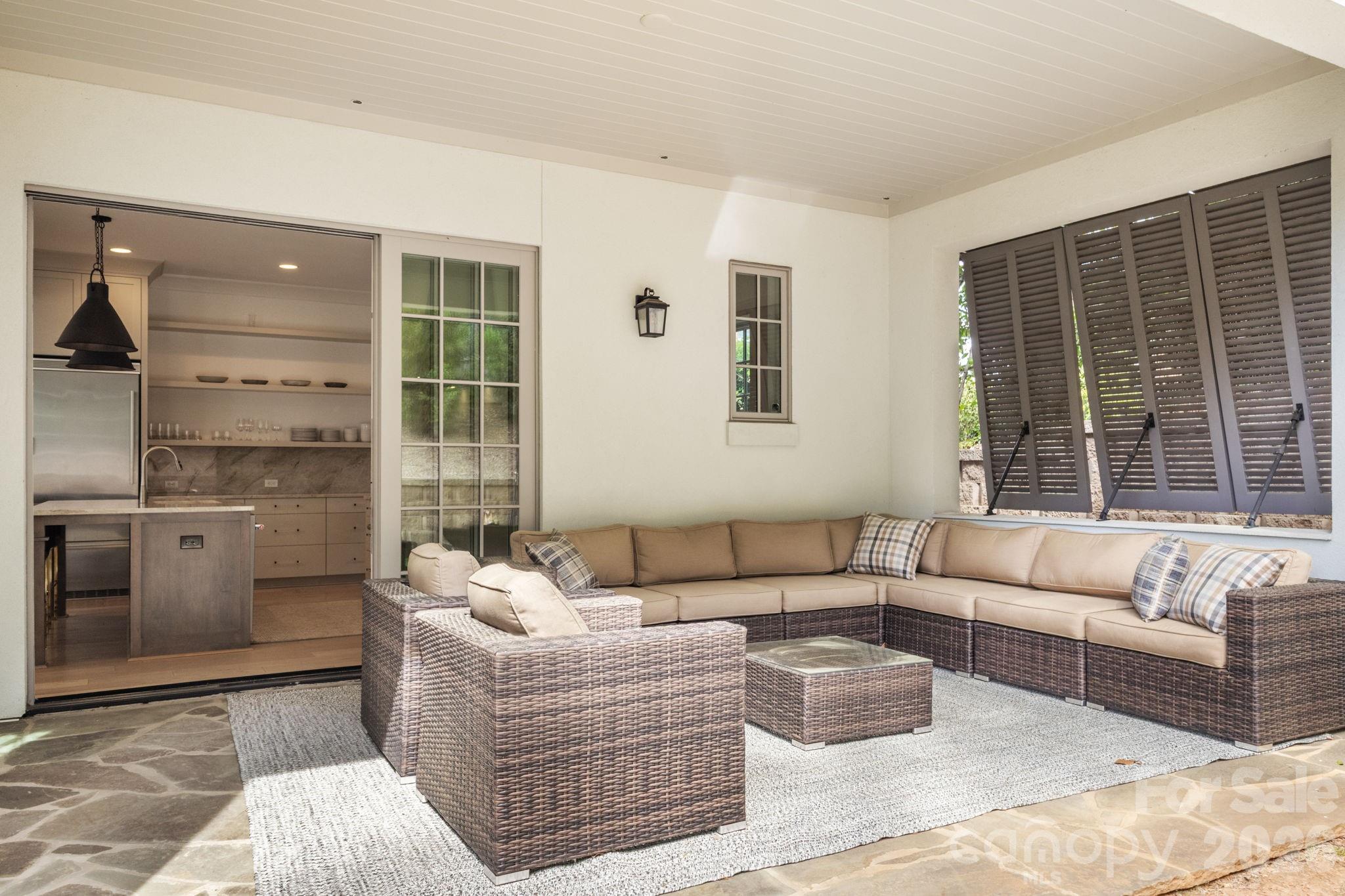 1355 S Kings Drive — Charlotte