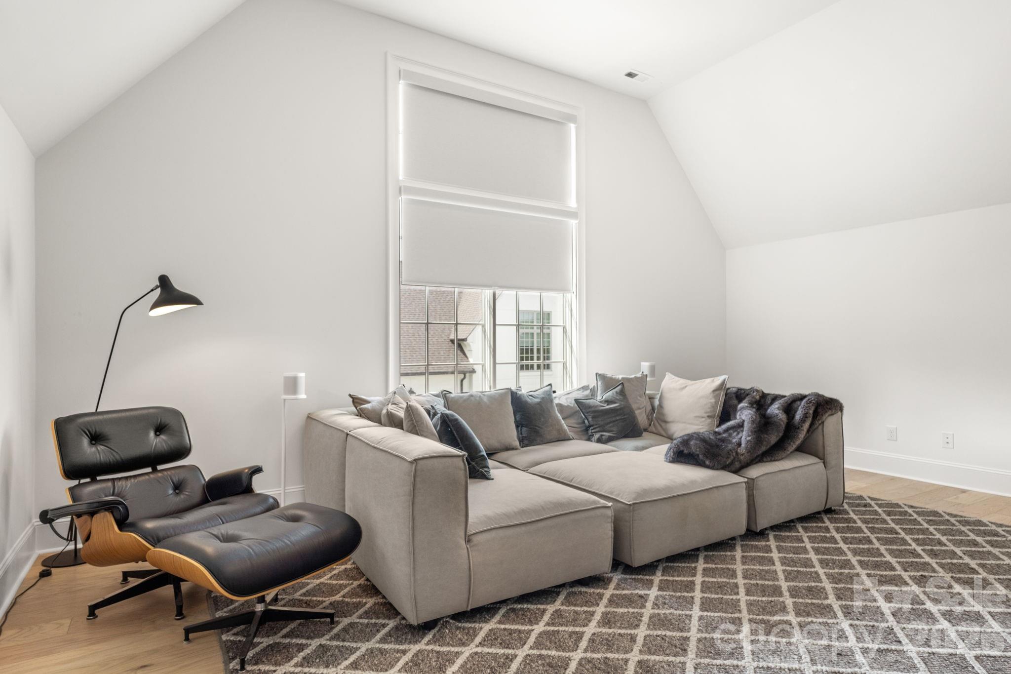 1355 S Kings Drive — Charlotte