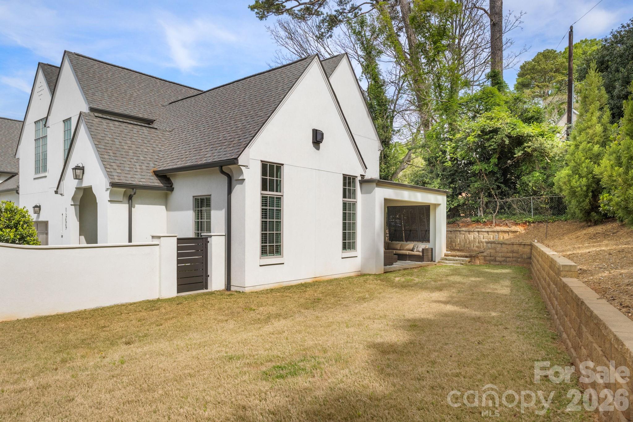 1355 S Kings Drive — Charlotte