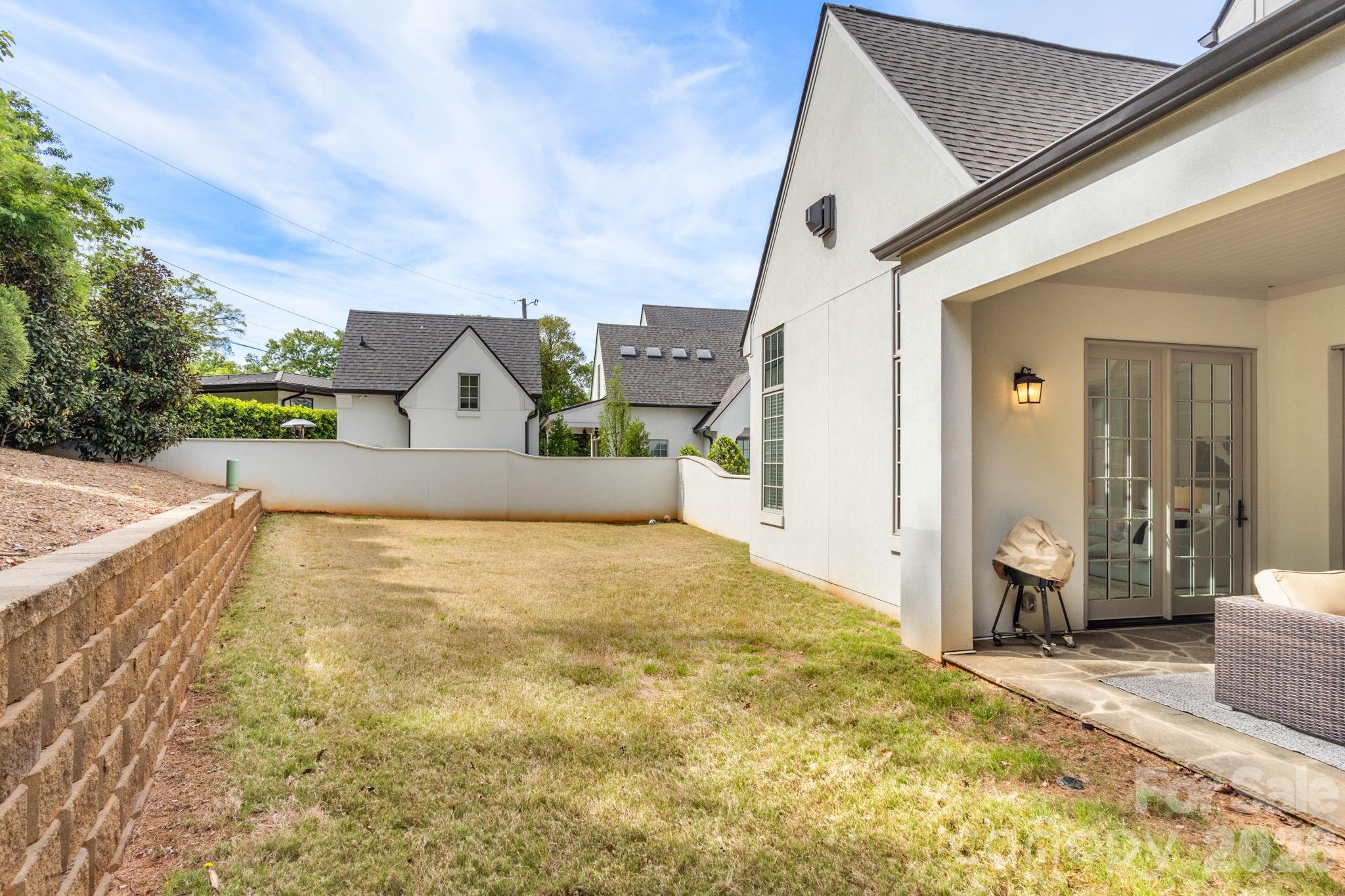 1355 S Kings Drive — Charlotte