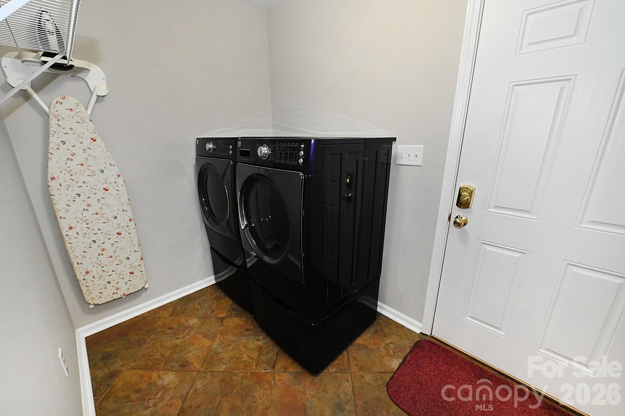 1035 E 24th Street — Newton