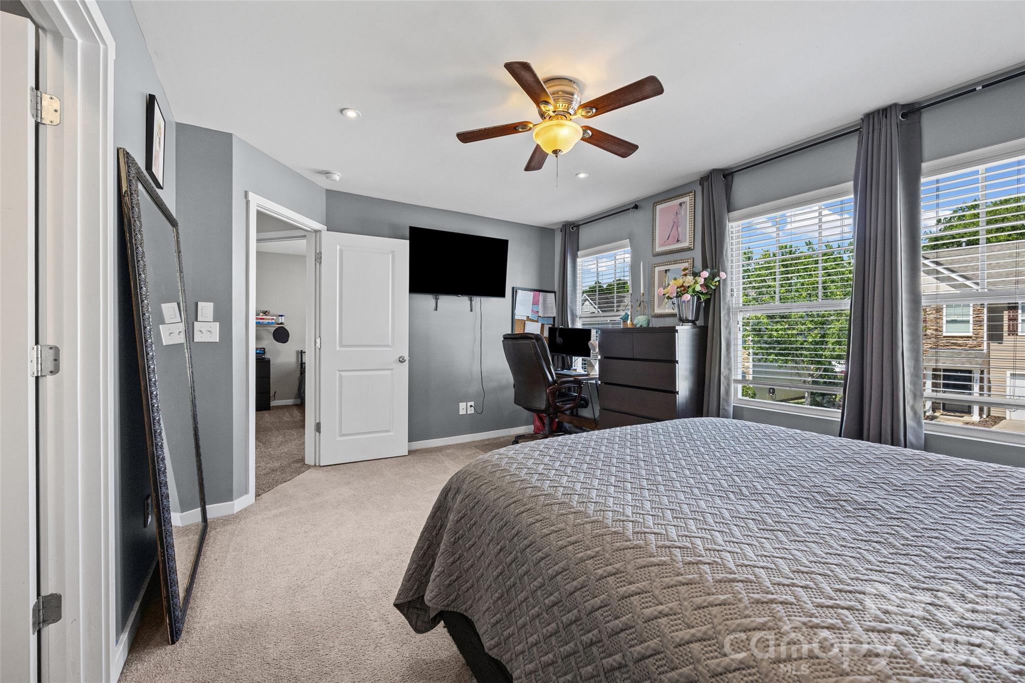 341 Battery Circle — Clover