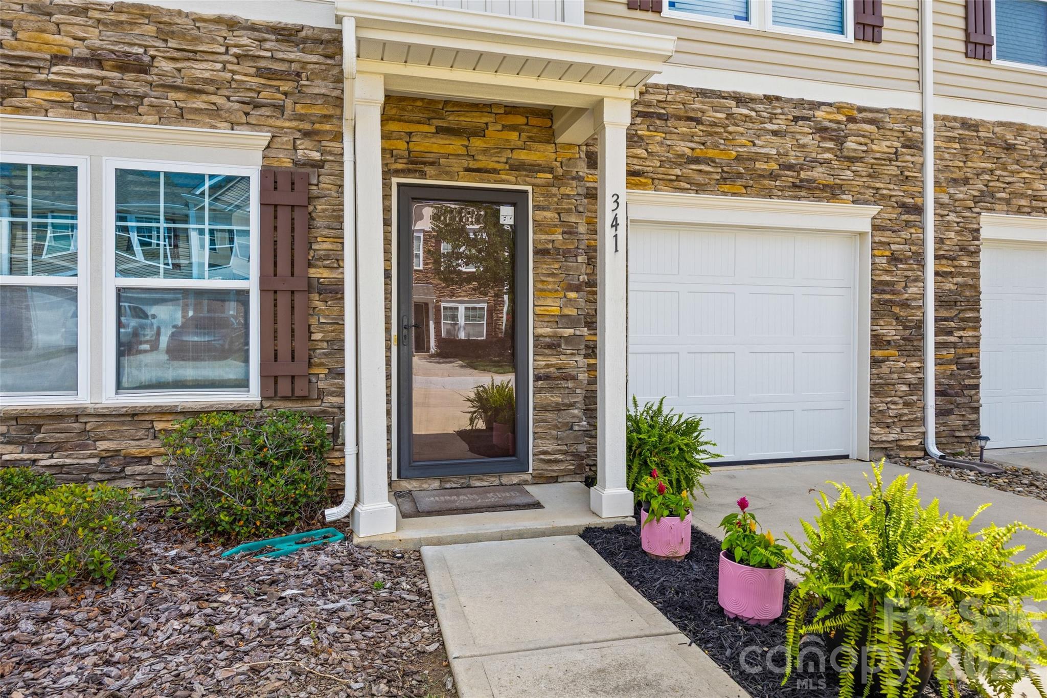 341 Battery Circle — Clover