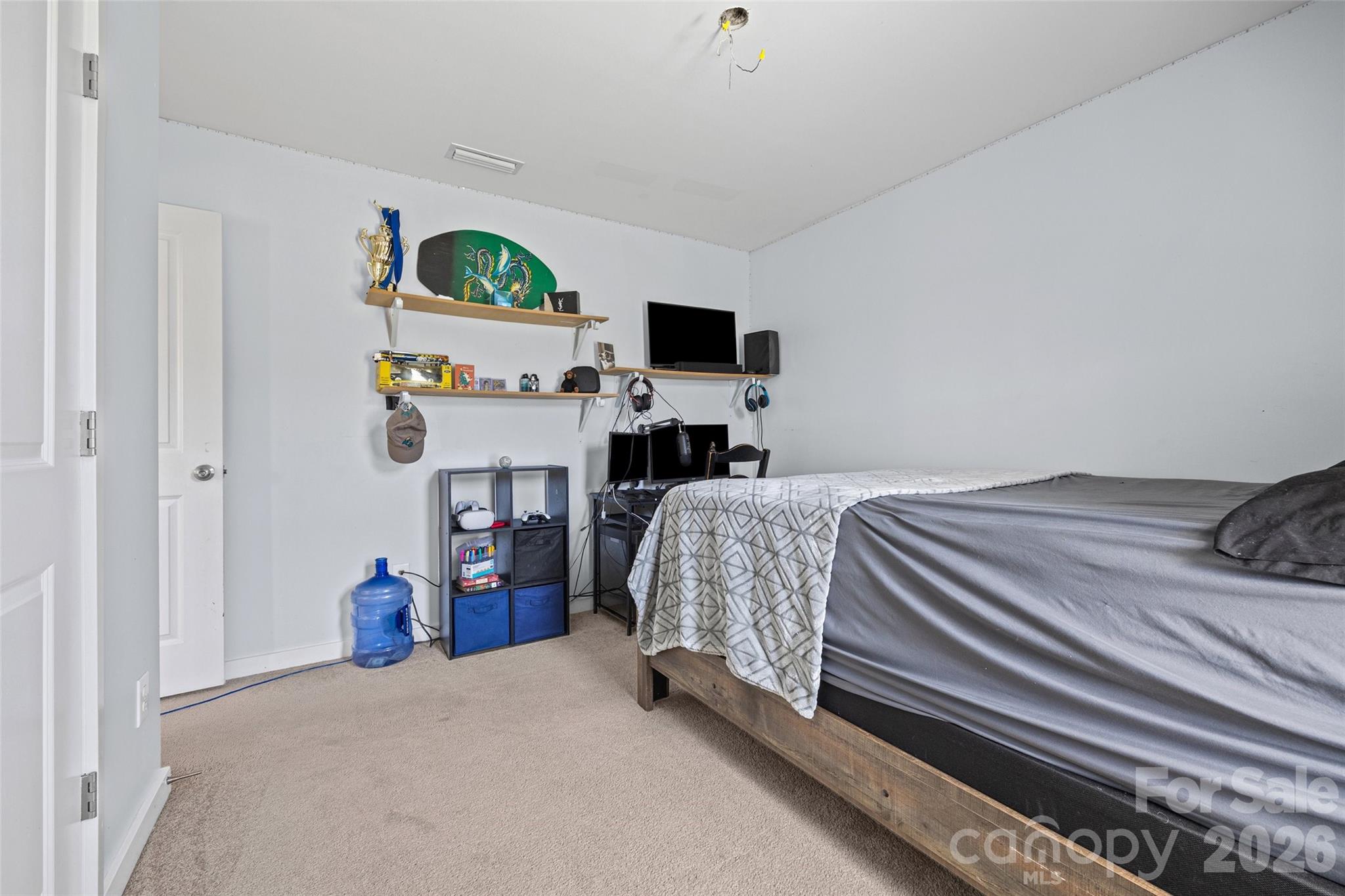 341 Battery Circle — Clover