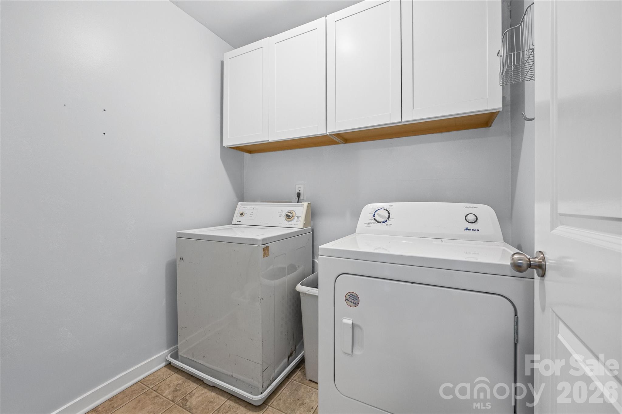 341 Battery Circle — Clover