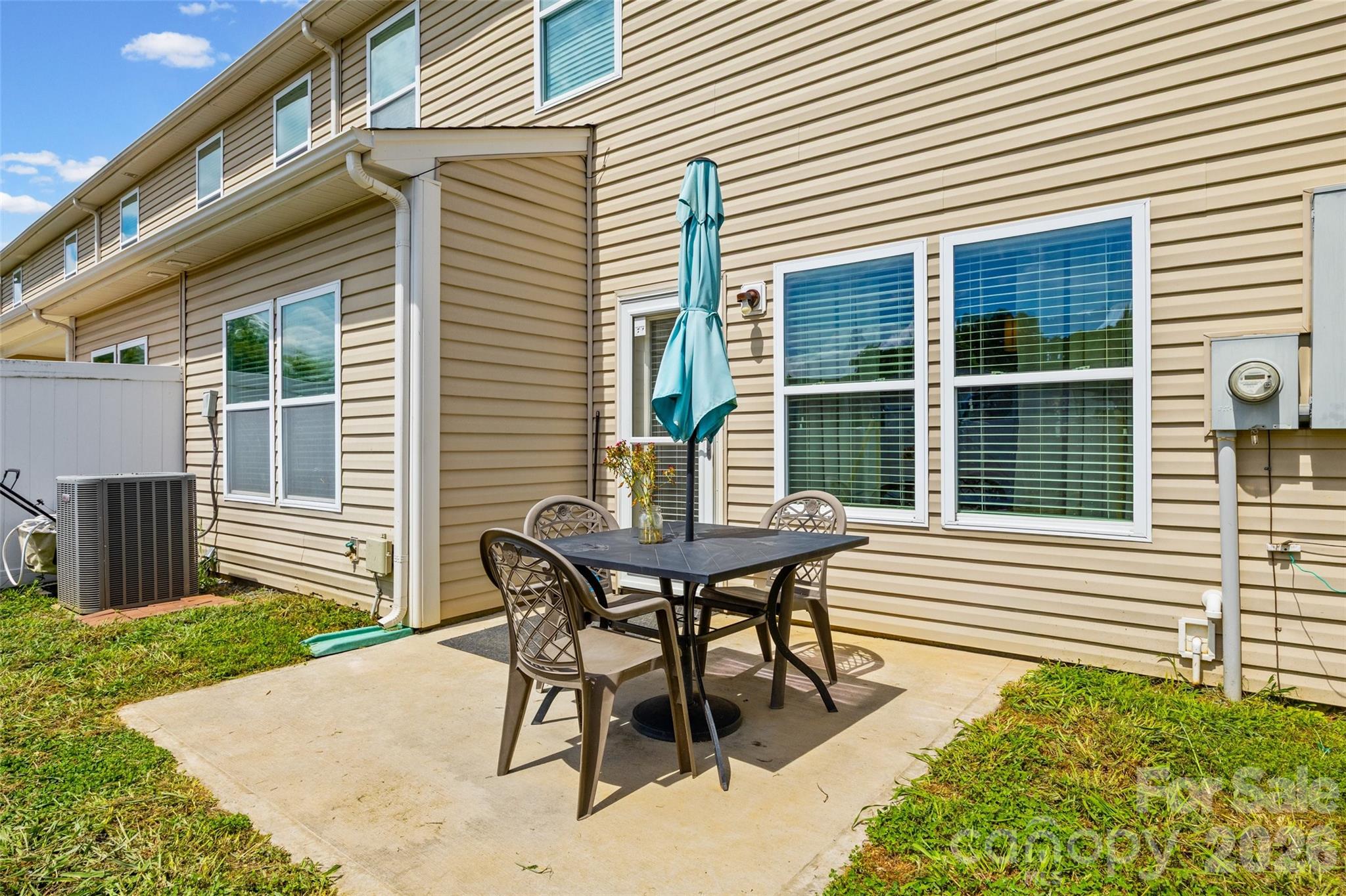 341 Battery Circle — Clover