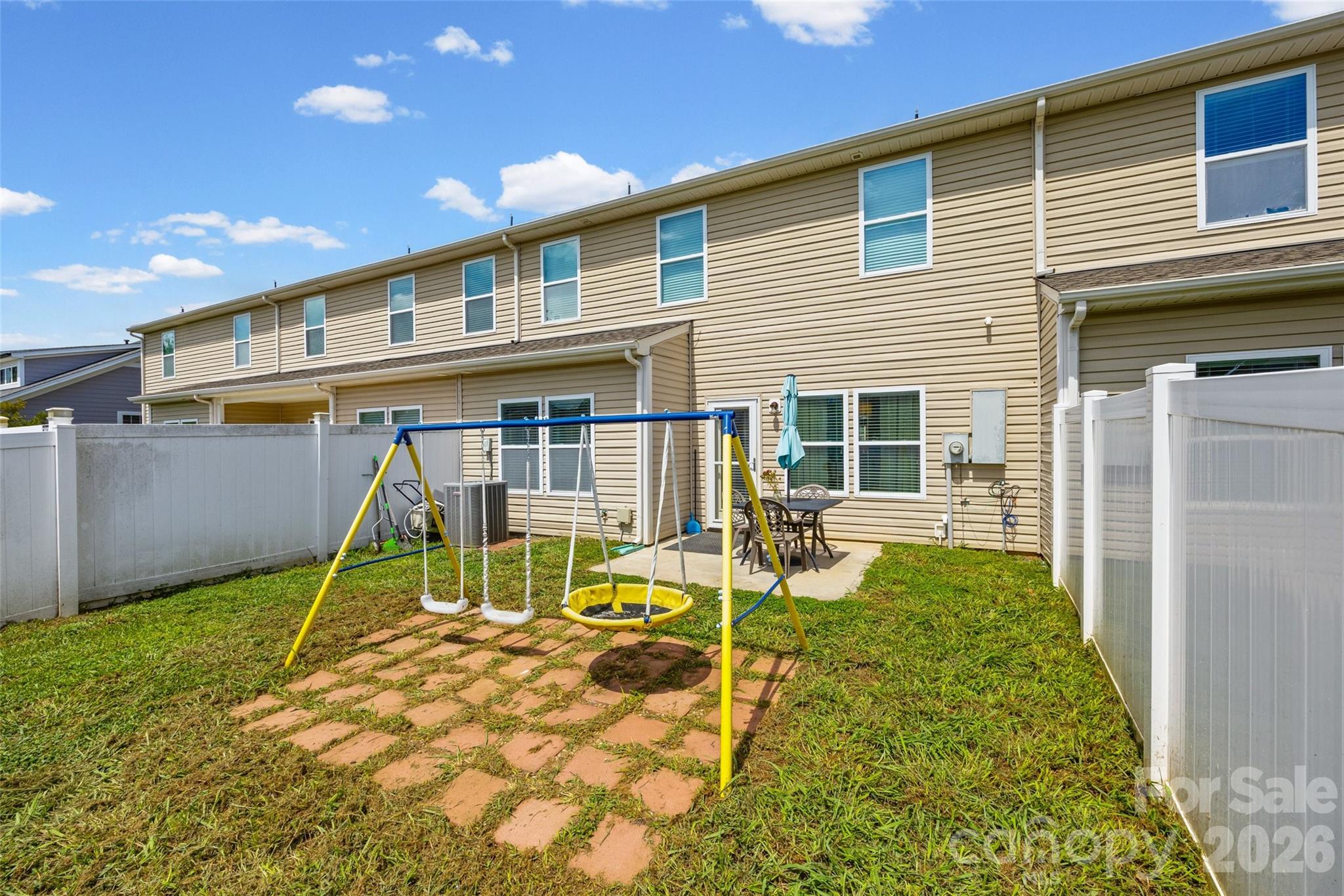 341 Battery Circle — Clover