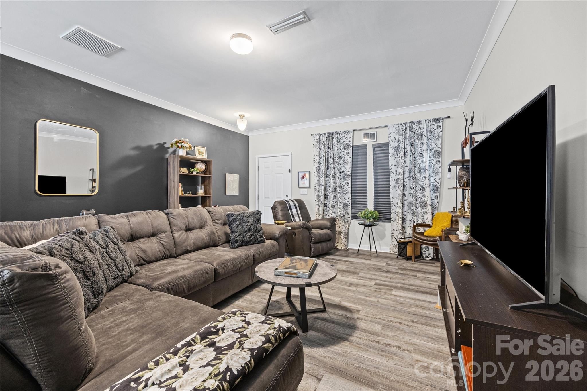 341 Battery Circle — Clover