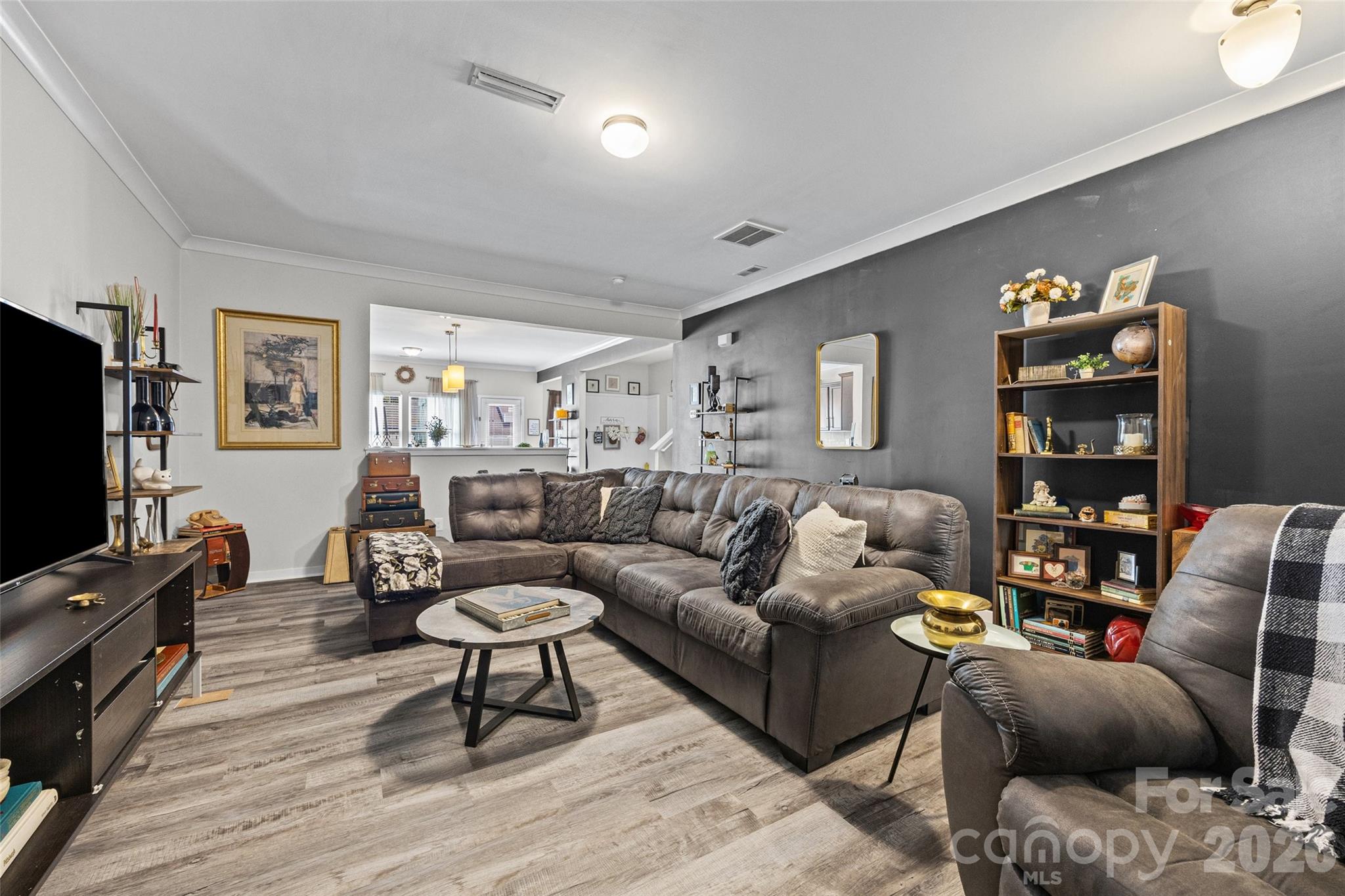 341 Battery Circle — Clover