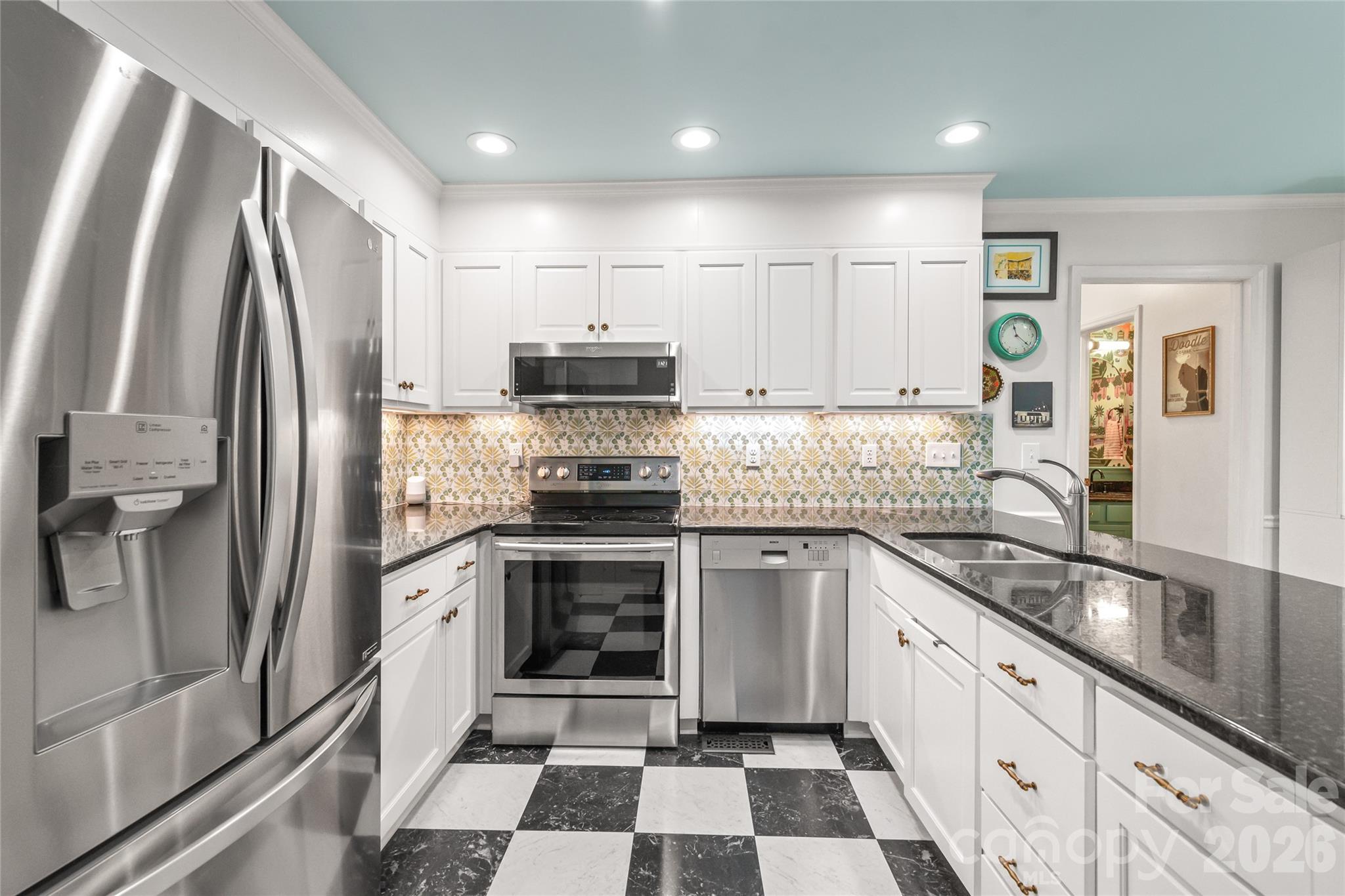 7022 Rocky Falls Road — Charlotte