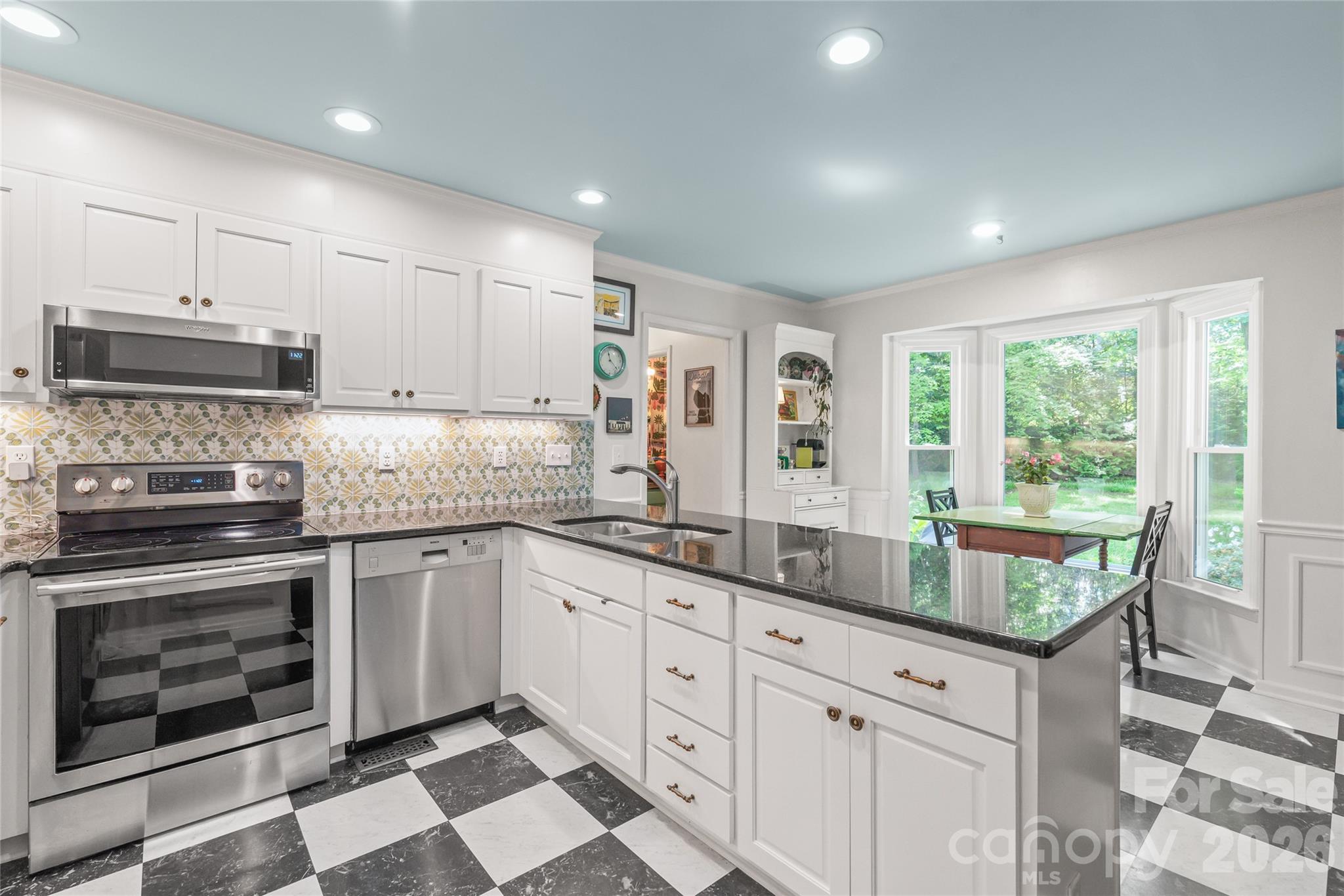 7022 Rocky Falls Road — Charlotte