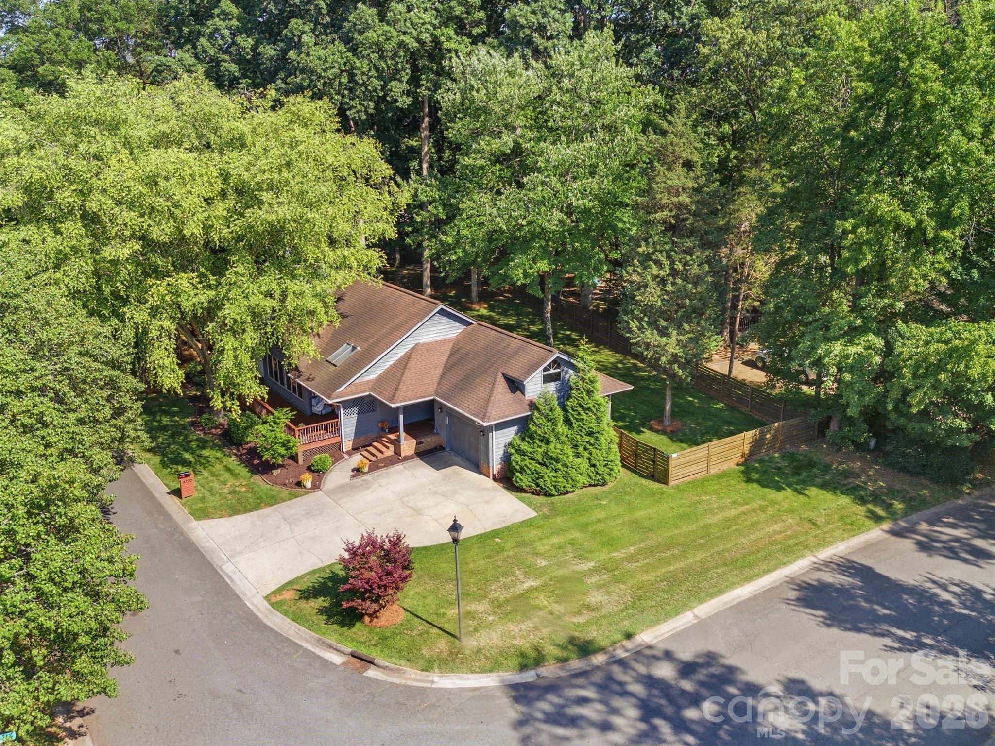 4720 Grey Moss Drive — Lake Wylie