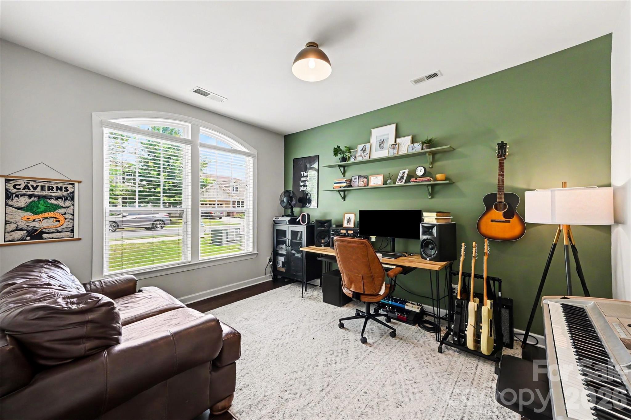 1284 Kings Grove Drive — York