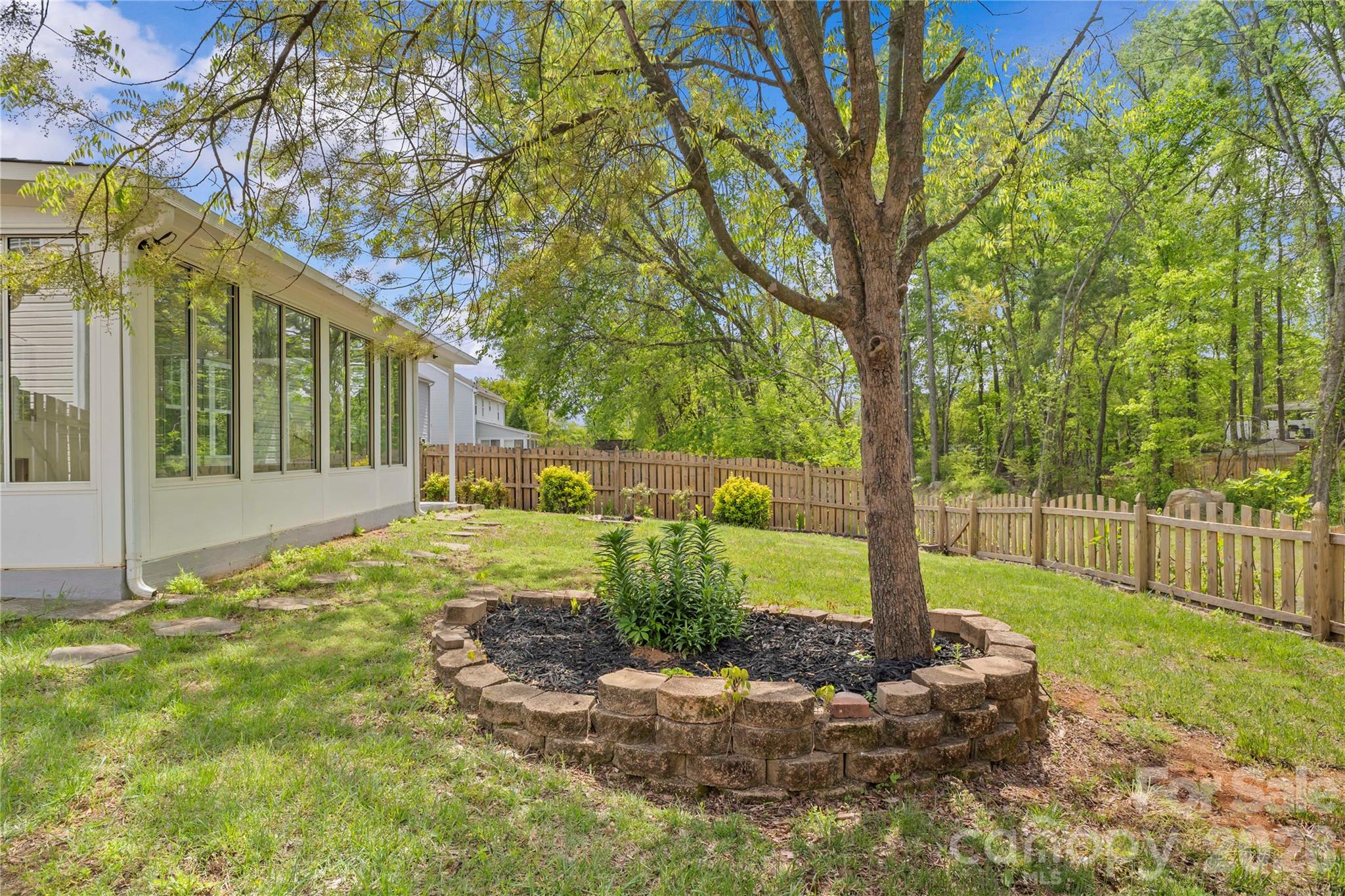 17300 Commons Crossing Drive — Charlotte