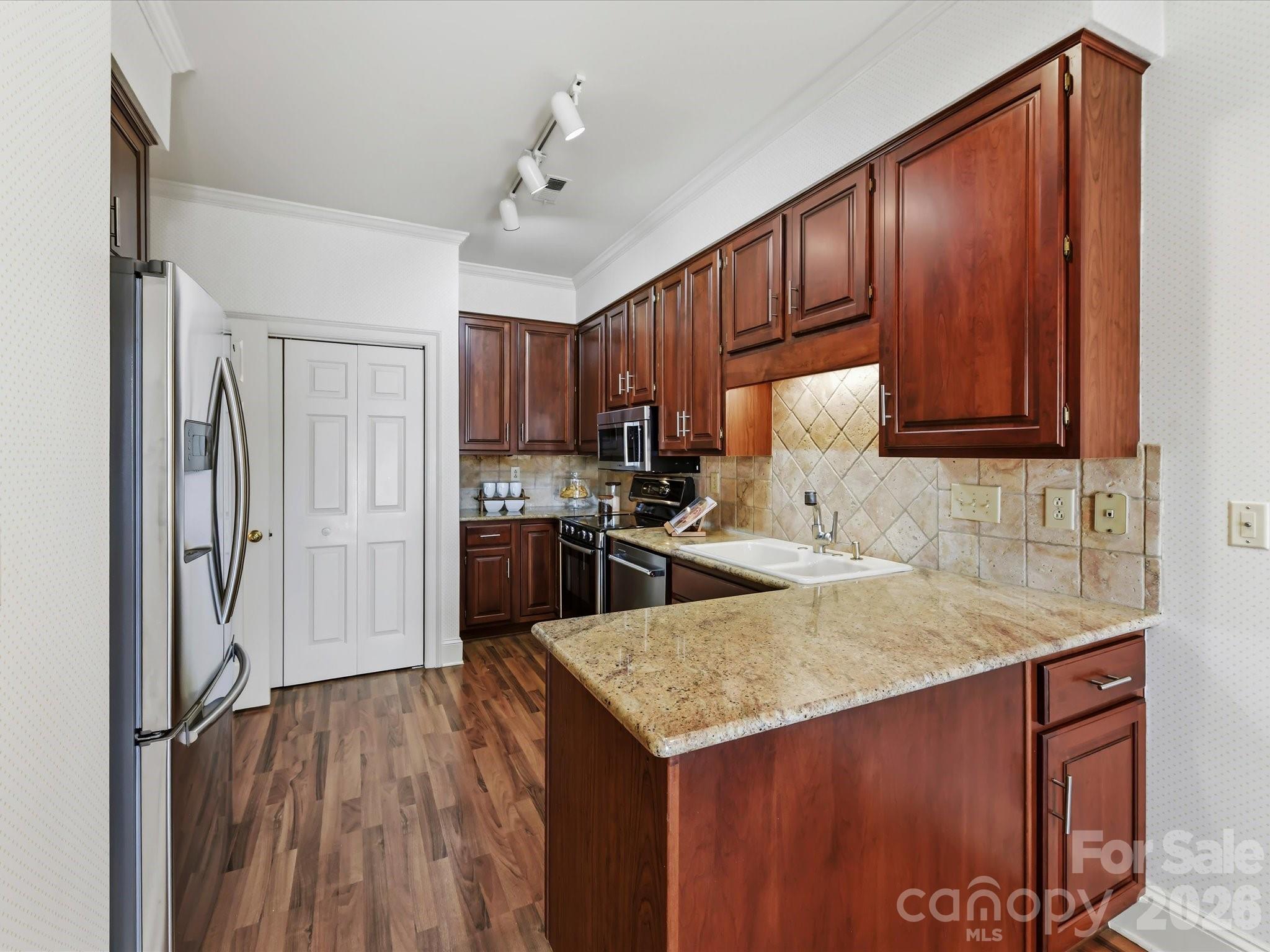 2831 Sharon View Road — Charlotte