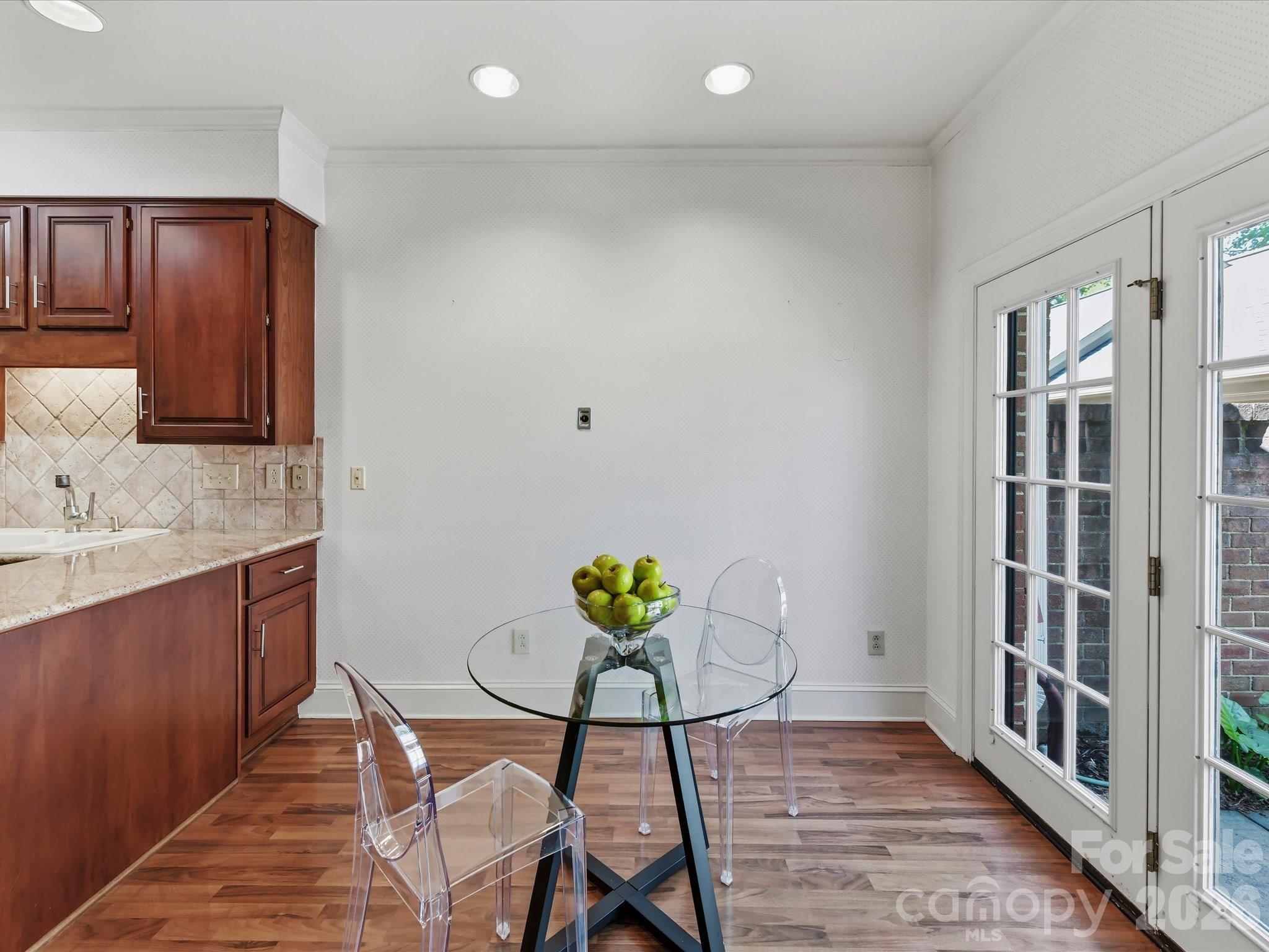2831 Sharon View Road — Charlotte