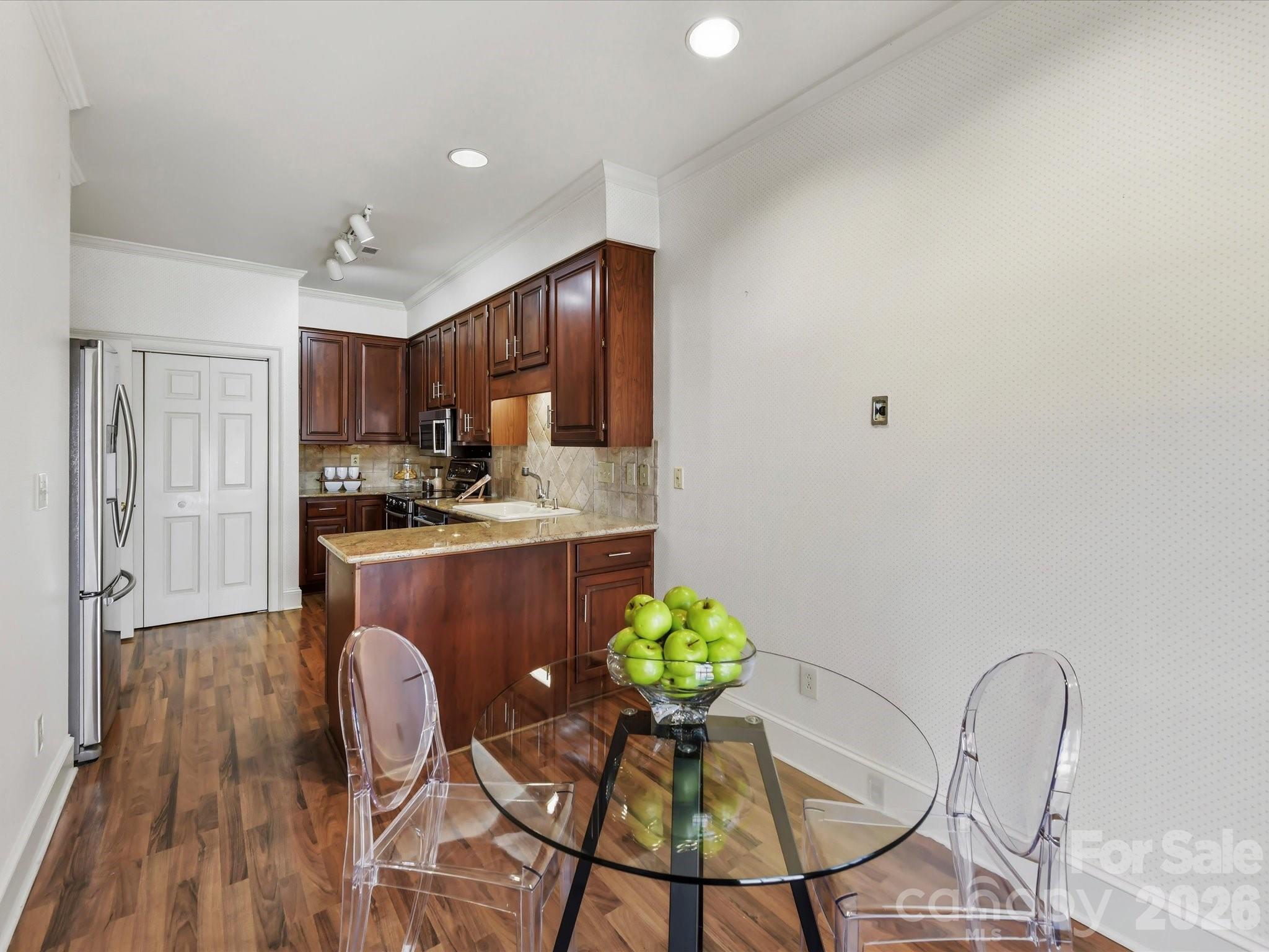 2831 Sharon View Road — Charlotte