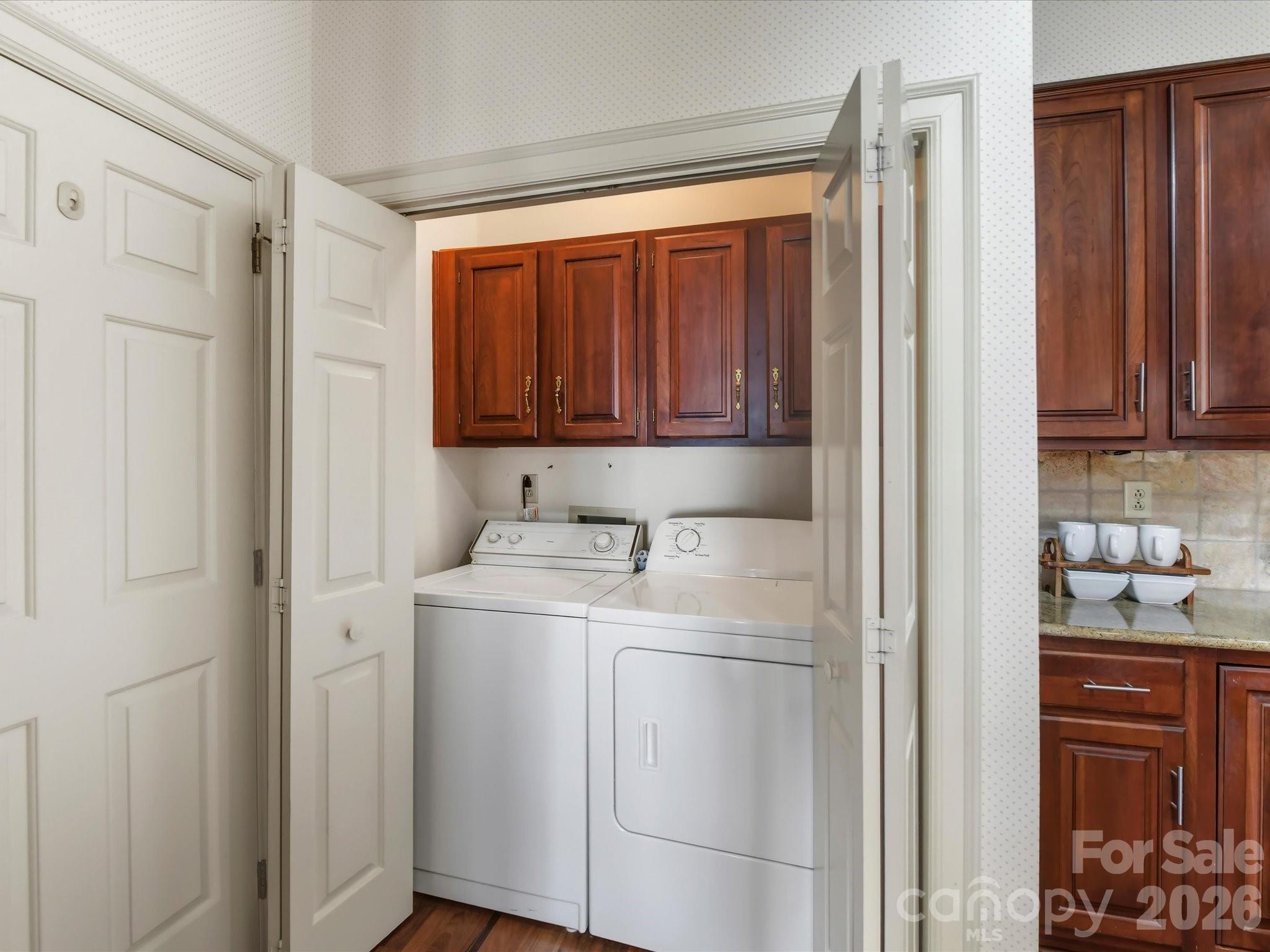 2831 Sharon View Road — Charlotte